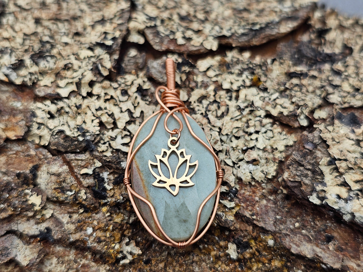 Jaspis | Lotus | Schmuckdraht | Edelstein Anhänger