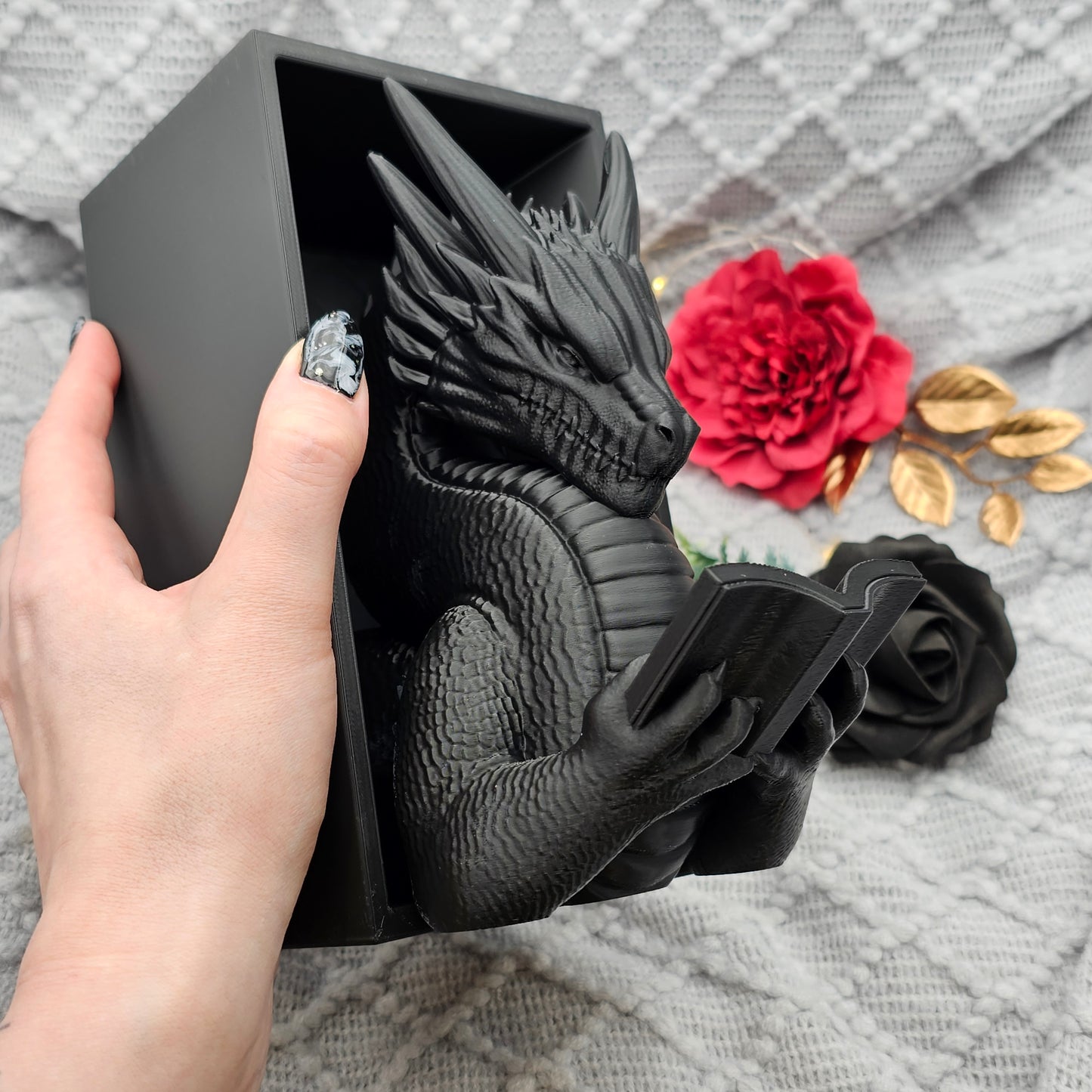 Book Nook Lesender Drache Schwarz | 3D Druck | Buchstütze | Dekoration Bücherregal