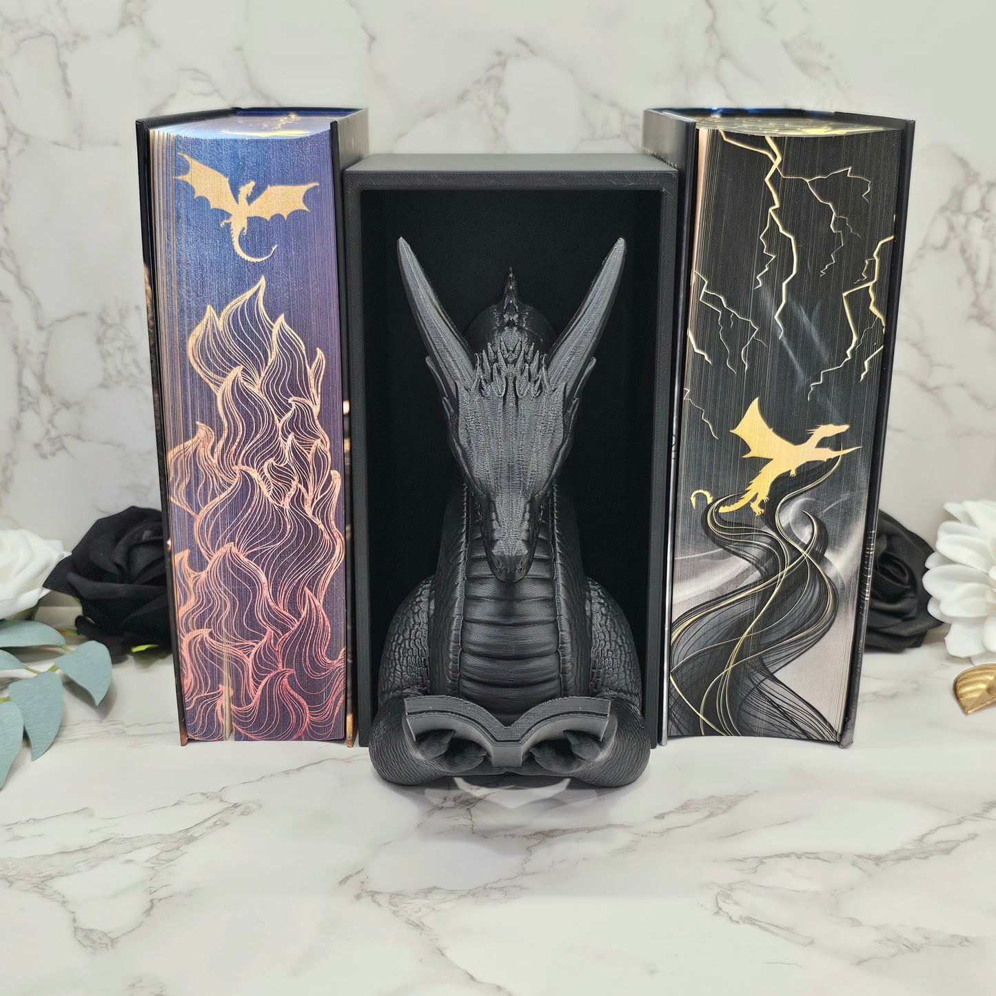Book Nook Lesender Drache Schwarz | 3D Druck | Buchstütze | Dekoration Bücherregal