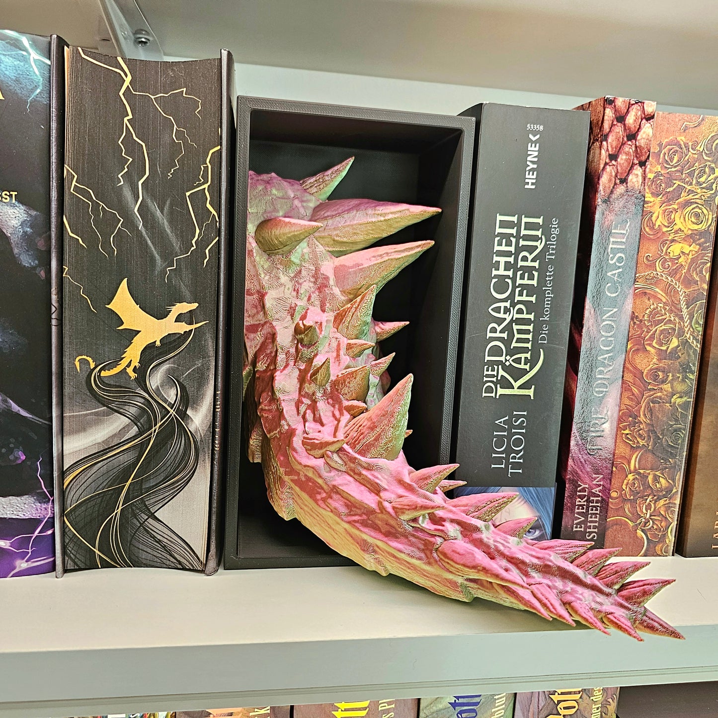 Book Nook Drache Multicolor Grün/Rosa/Gold Set/Einzeln | 3D Druck | Buchstütze | Dekoration Bücherregal