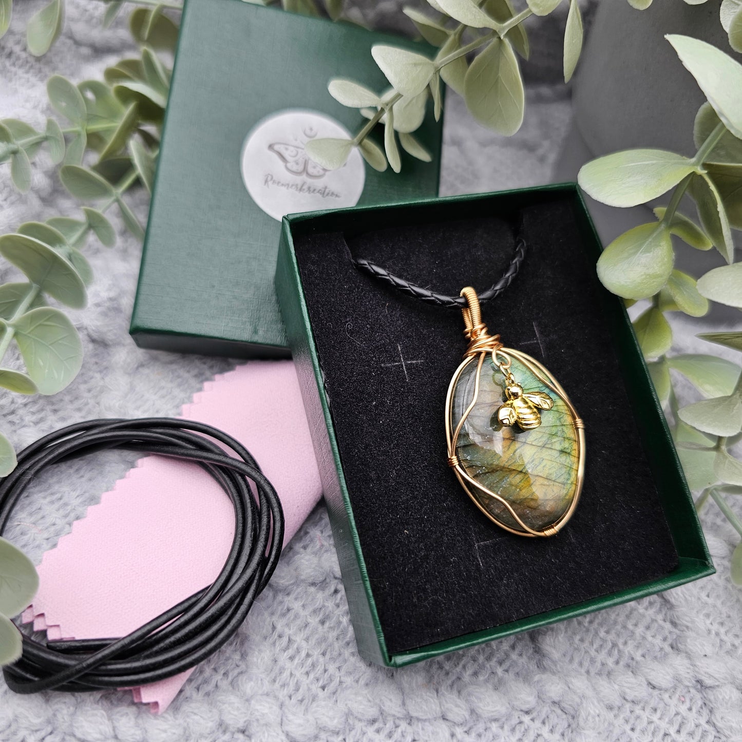 Labradorit & Biene Anhänger | Schmuckdraht | Edelstein Halskette