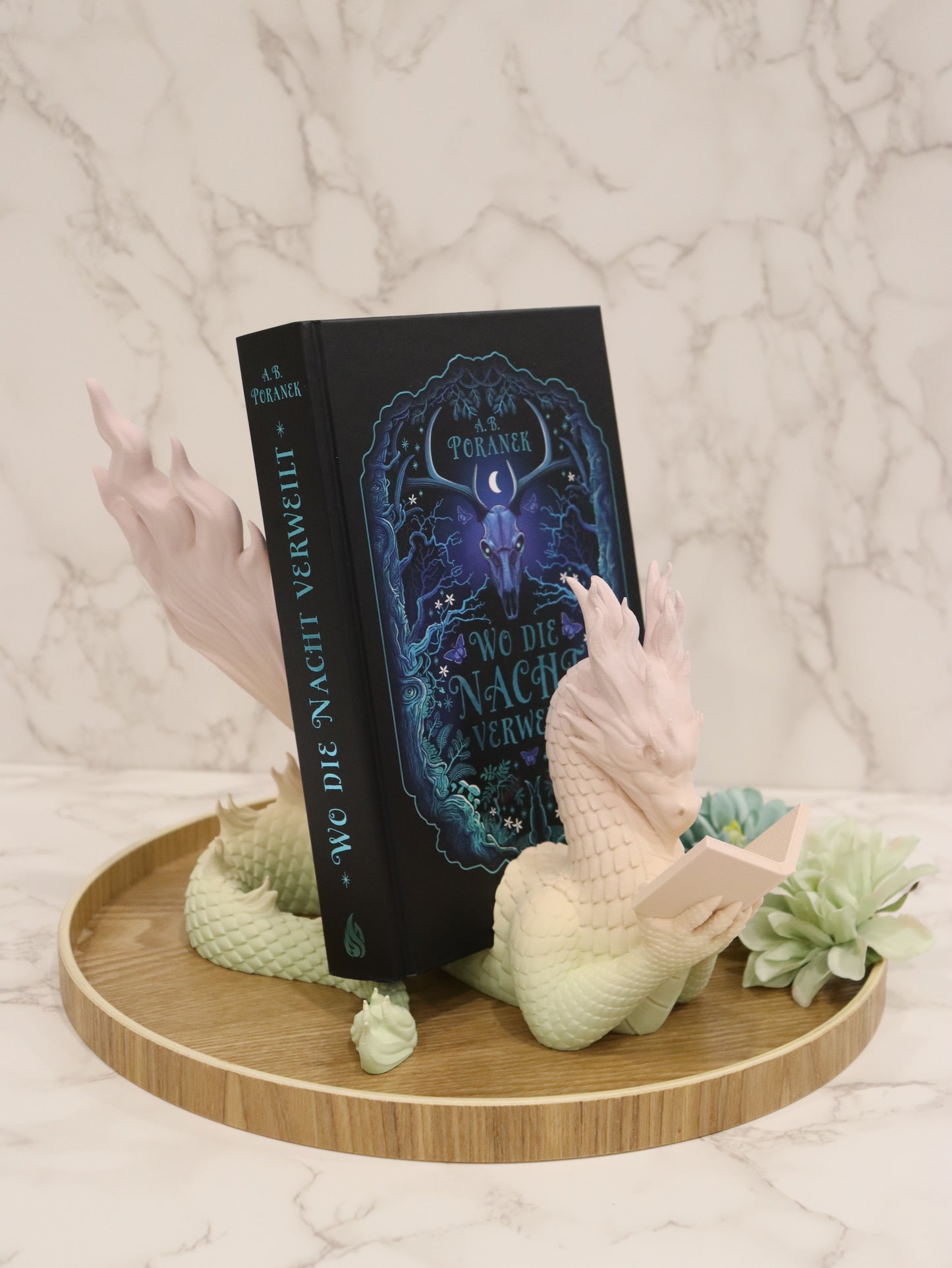 Buchhalter lesender Flammendrache Regenbogen | verschiedene Größen | 3D Druck | Aufsteller Bücher E-Reader Tablet