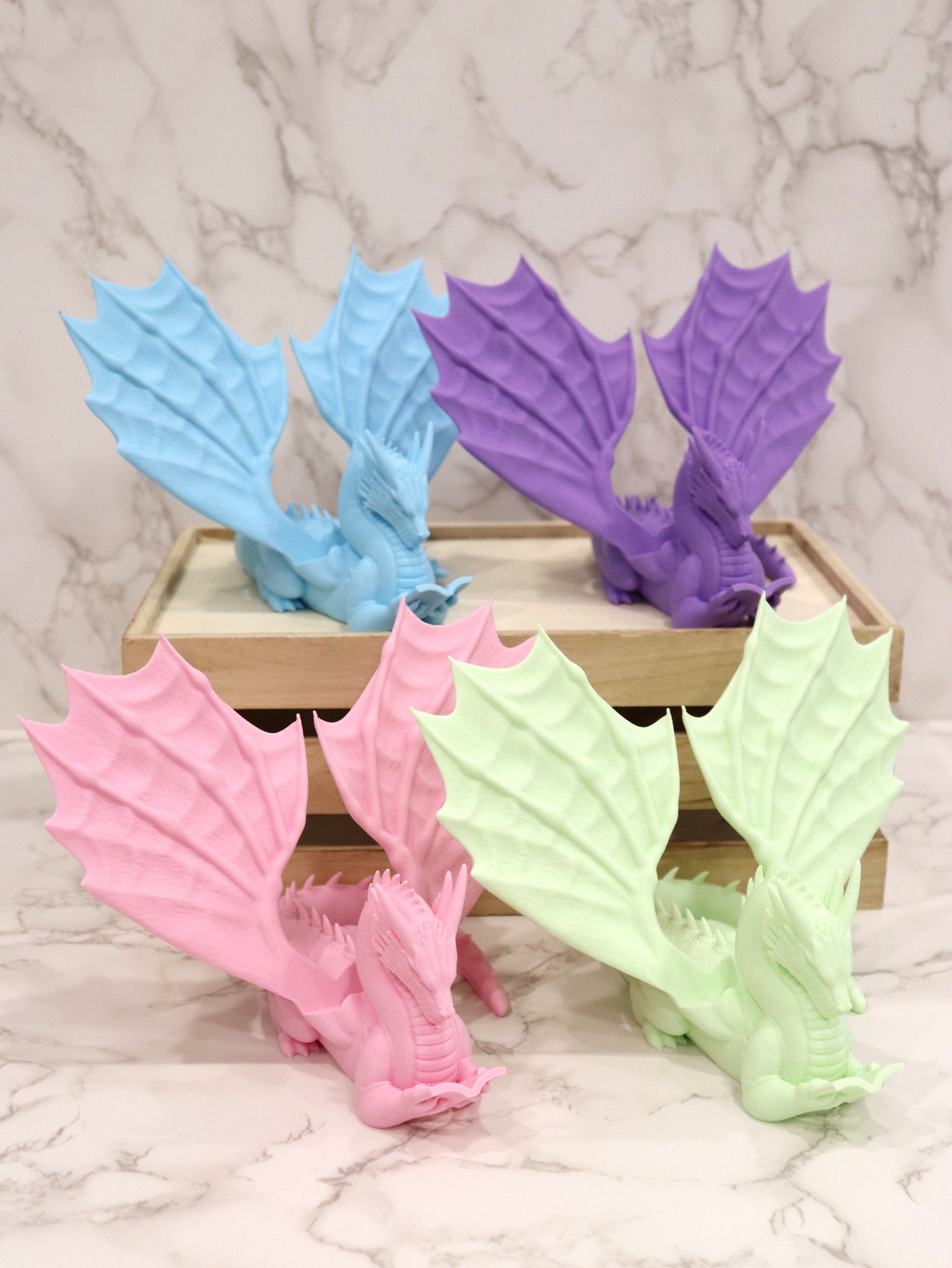 Buchhalter lesender Drache Farbauswahl Candy Colors | verschiedene Größen | 3D Druck | Aufsteller Bücher E-Reader Tablet