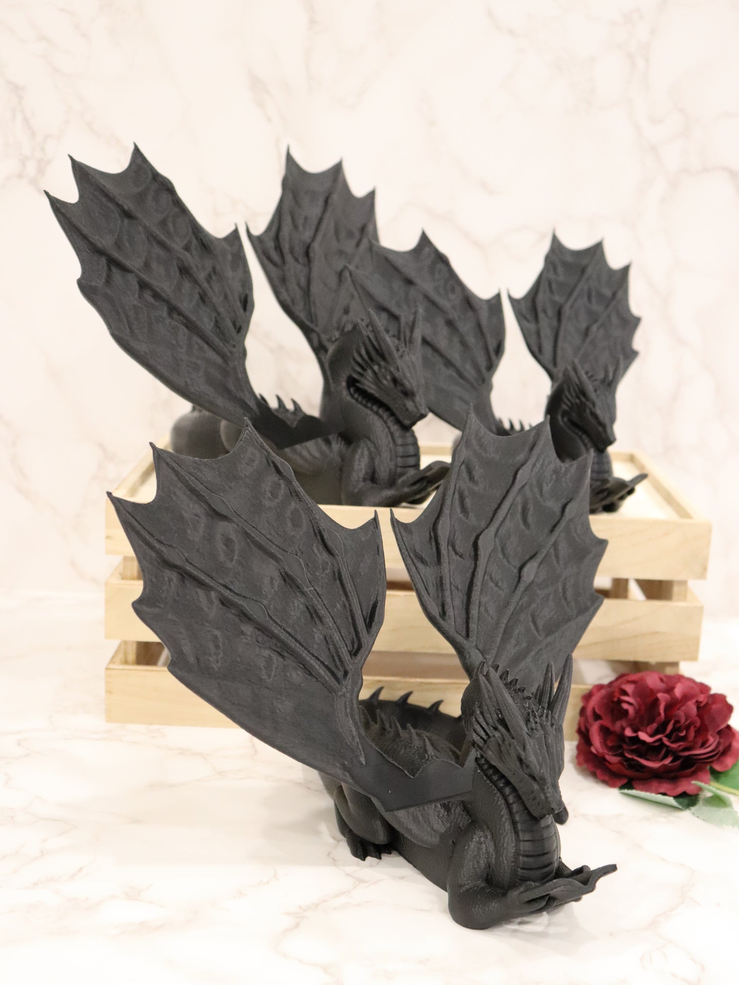 Buchhalter lesender Drache Schwarz | verschiedene Größen | 3D Druck | Aufsteller Bücher E-Reader Tablet