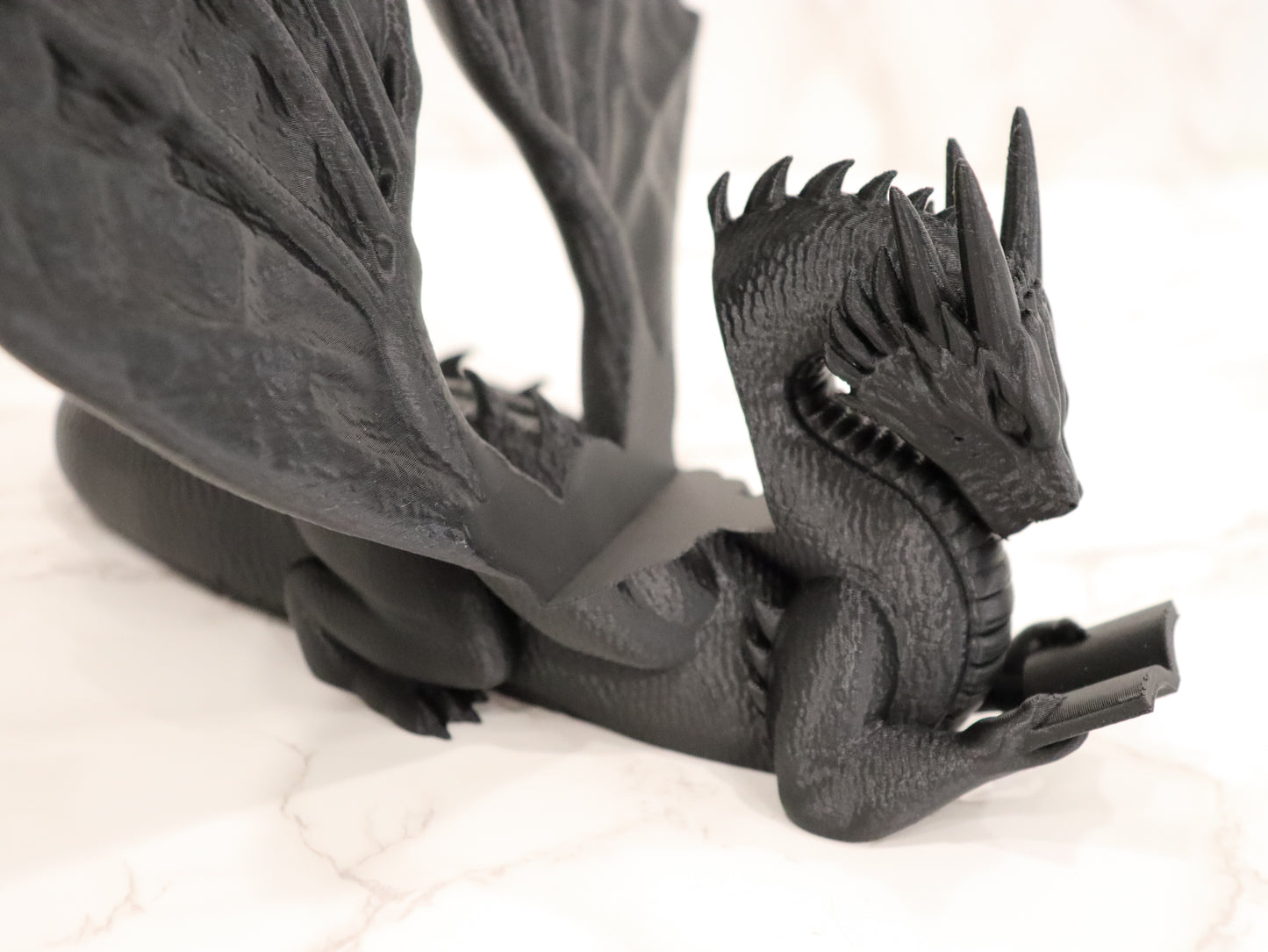 Buchhalter lesender Drache Schwarz | verschiedene Größen | 3D Druck | Aufsteller Bücher E-Reader Tablet