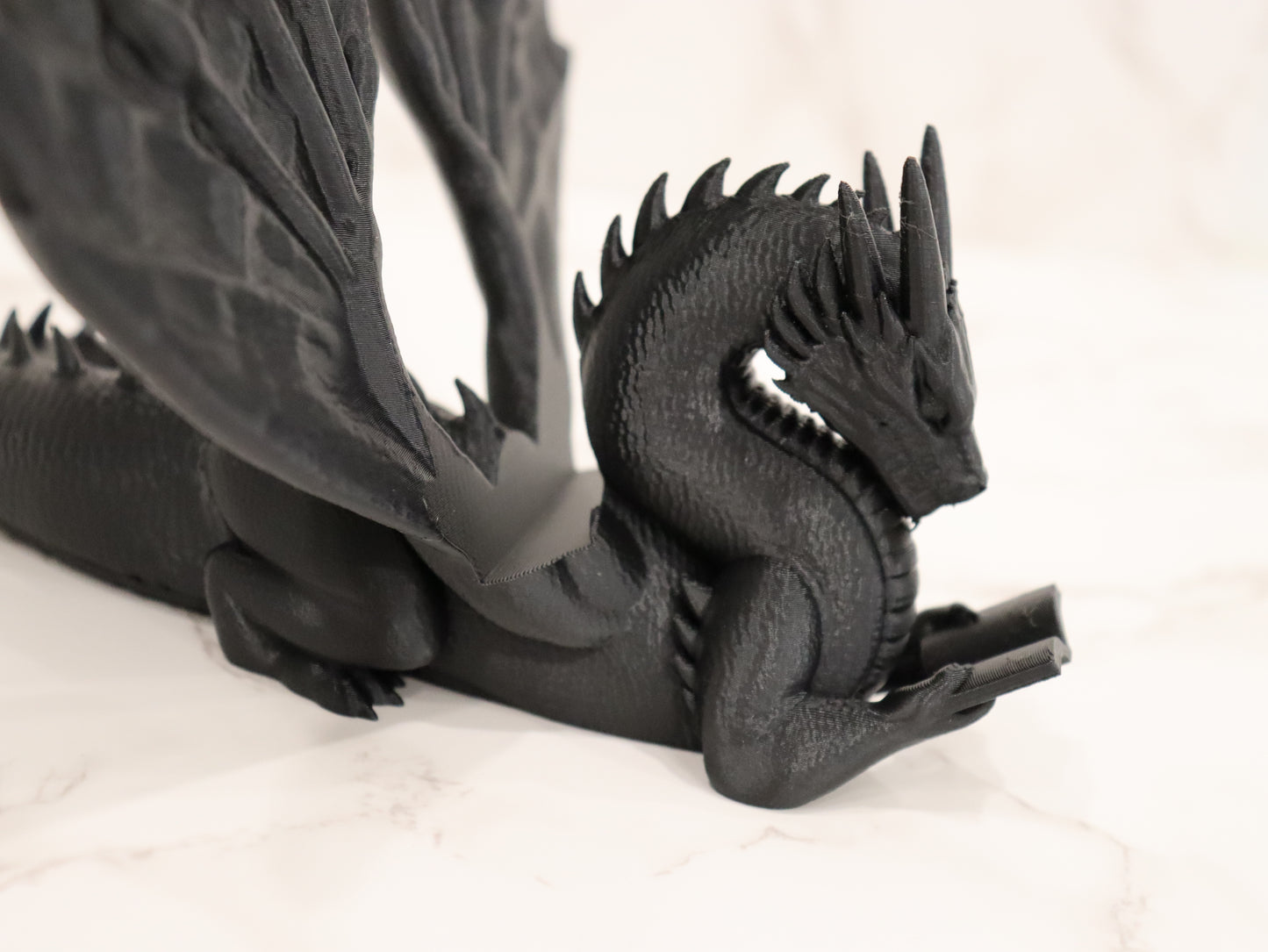 Buchhalter lesender Drache Schwarz | verschiedene Größen | 3D Druck | Aufsteller Bücher E-Reader Tablet