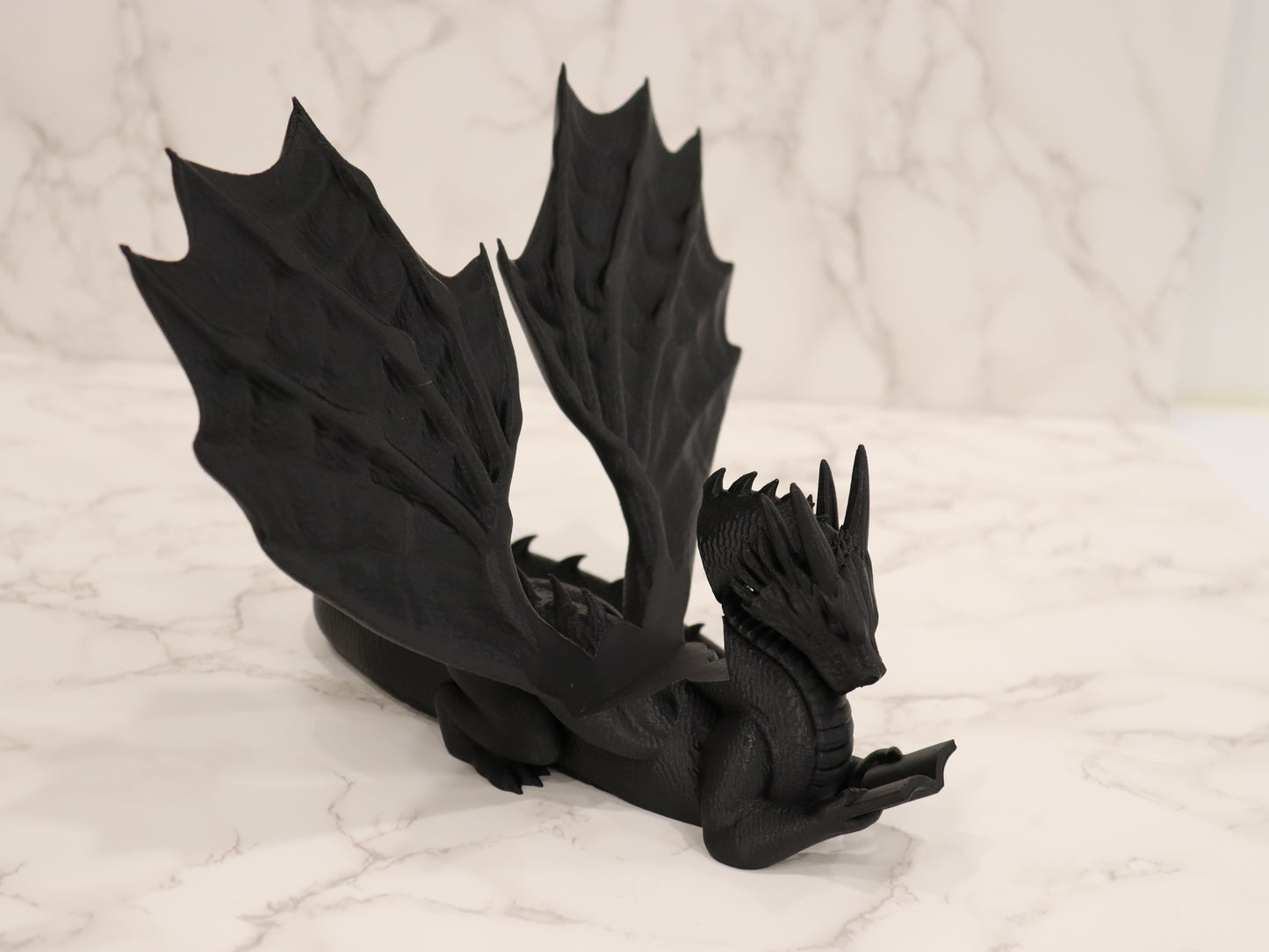 Buchhalter lesender Drache Schwarz | verschiedene Größen | 3D Druck | Aufsteller Bücher E-Reader Tablet