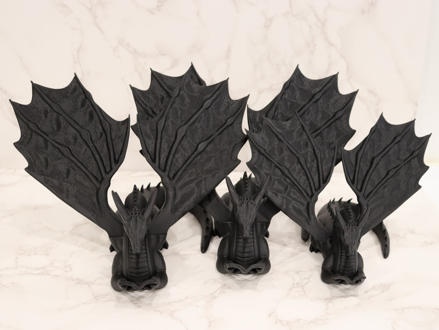 Buchhalter lesender Drache Schwarz | verschiedene Größen | 3D Druck | Aufsteller Bücher E-Reader Tablet