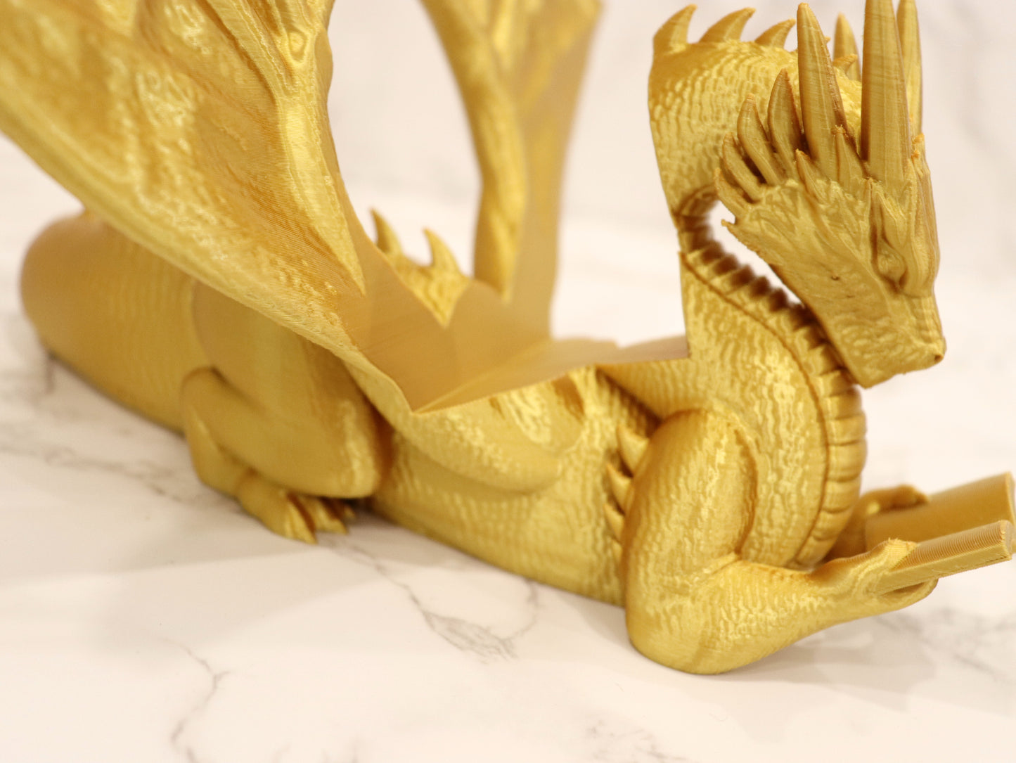 Buchhalter lesender Drache gold glänzend | verschiedene Größen | 3D Druck | Aufsteller Bücher E-Reader Tablet