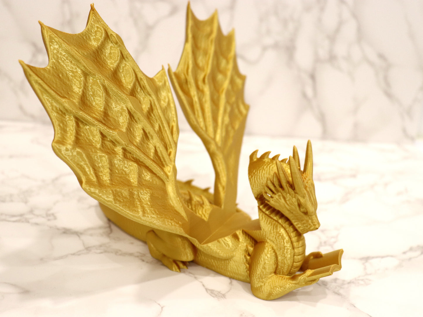 Buchhalter lesender Drache gold glänzend | verschiedene Größen | 3D Druck | Aufsteller Bücher E-Reader Tablet
