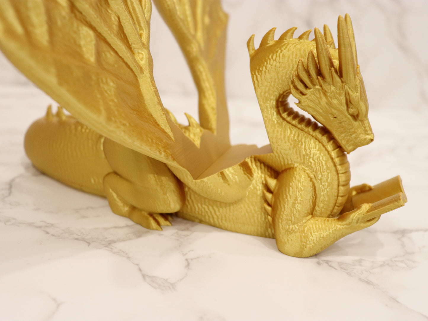 Buchhalter lesender Drache gold glänzend | verschiedene Größen | 3D Druck | Aufsteller Bücher E-Reader Tablet