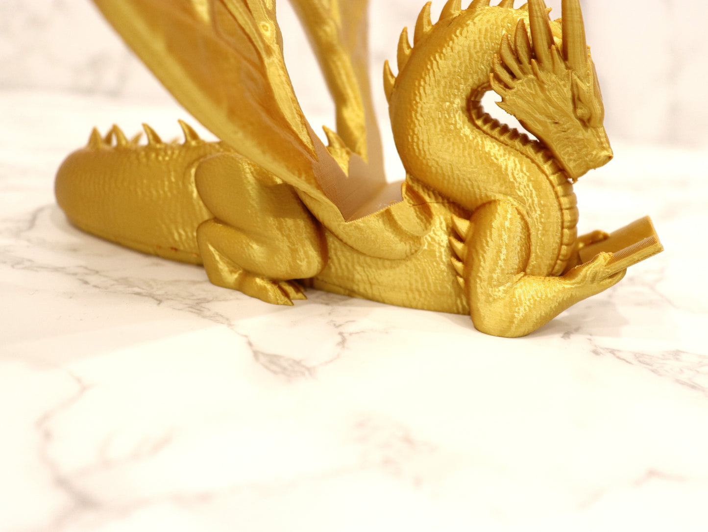 Buchhalter lesender Drache gold glänzend | verschiedene Größen | 3D Druck | Aufsteller Bücher E-Reader Tablet