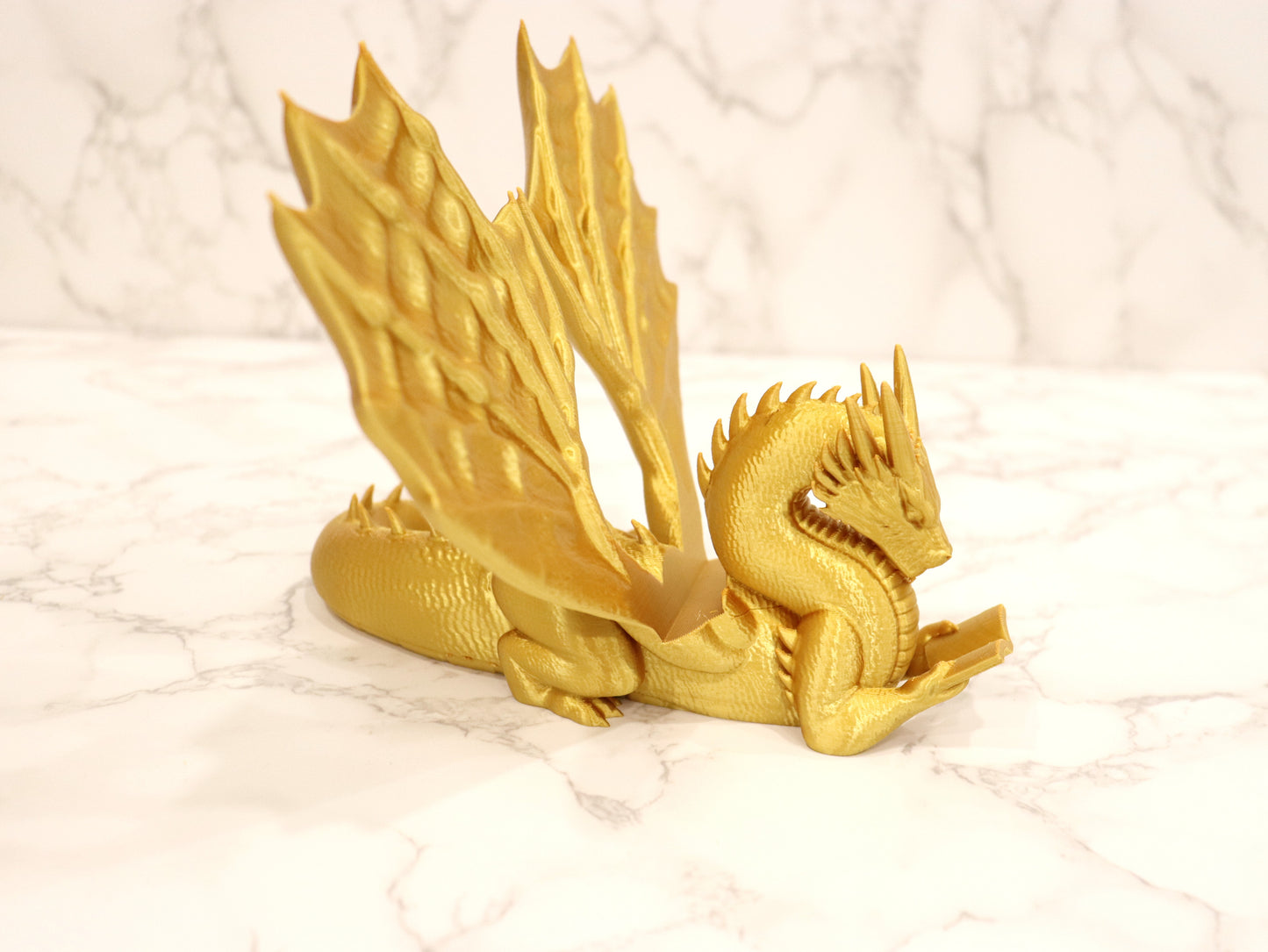 Buchhalter lesender Drache gold glänzend | verschiedene Größen | 3D Druck | Aufsteller Bücher E-Reader Tablet