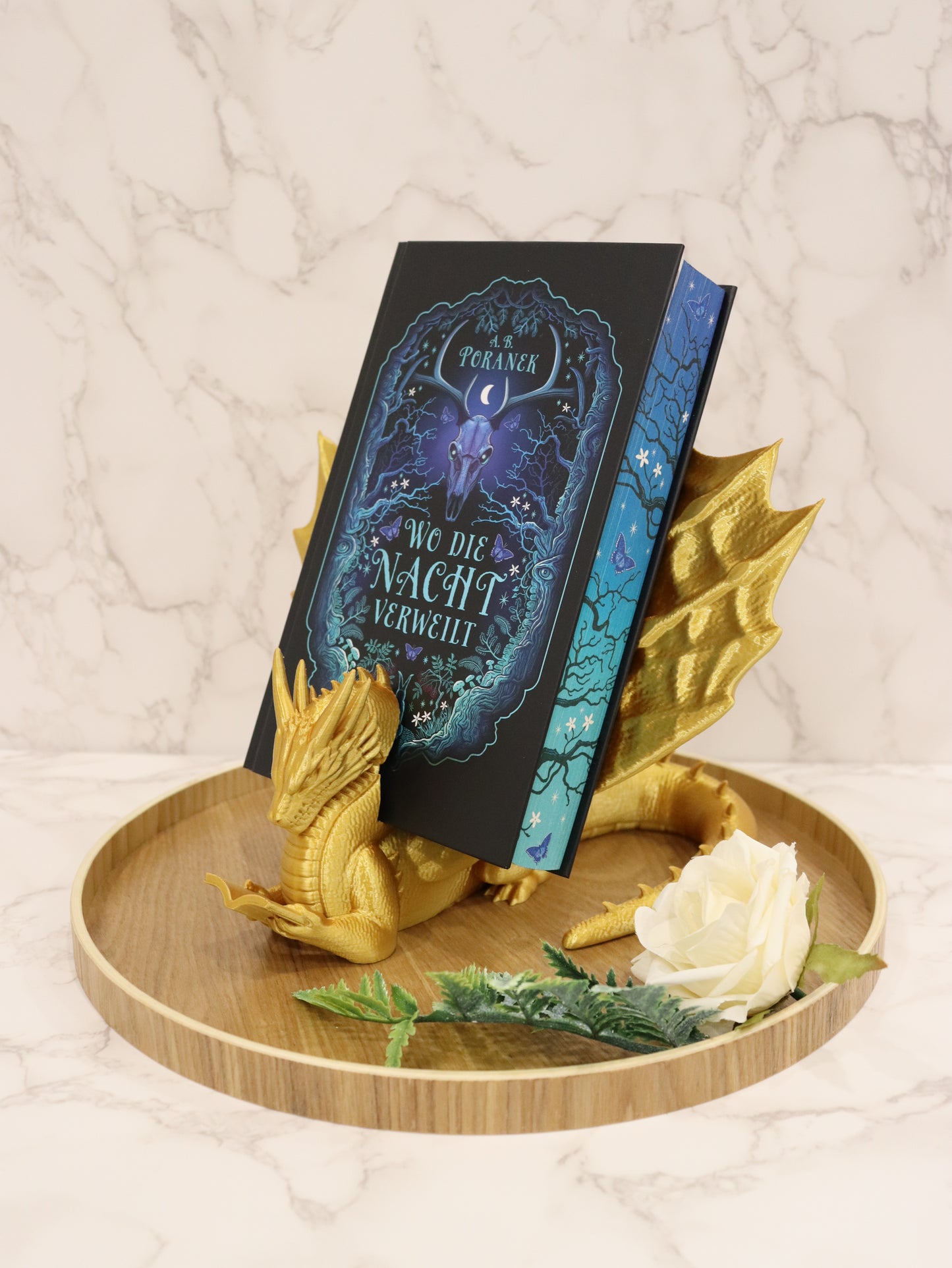 Buchhalter lesender Drache gold glänzend | verschiedene Größen | 3D Druck | Aufsteller Bücher E-Reader Tablet
