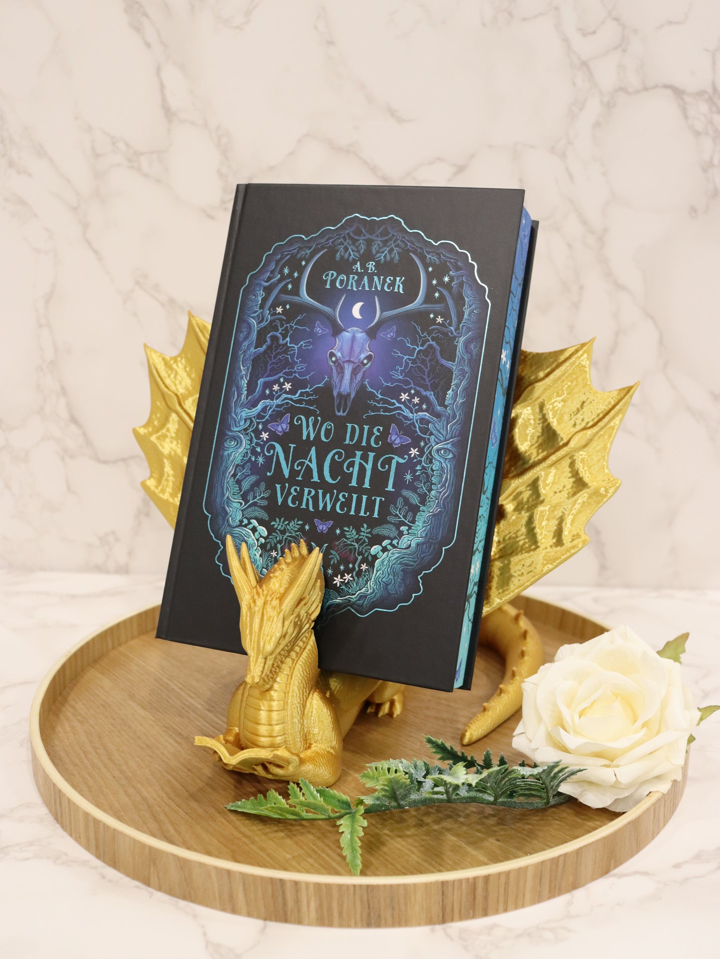 Buchhalter lesender Drache gold glänzend | verschiedene Größen | 3D Druck | Aufsteller Bücher E-Reader Tablet