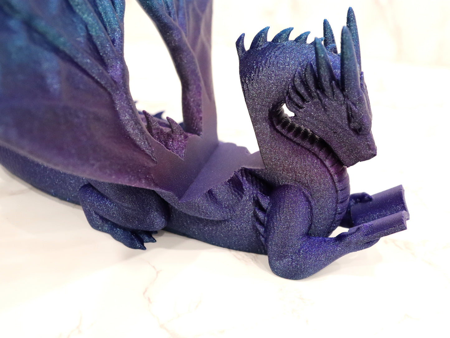Buchhalter lesender Drache Galaxy glänzend | verschiedene Größen | 3D Druck | Aufsteller Bücher E-Reader Tablet