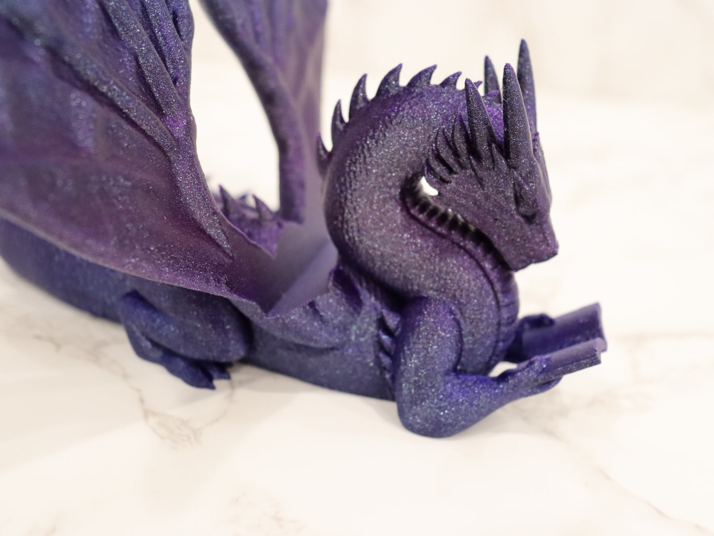 Buchhalter lesender Drache Galaxy glänzend | verschiedene Größen | 3D Druck | Aufsteller Bücher E-Reader Tablet