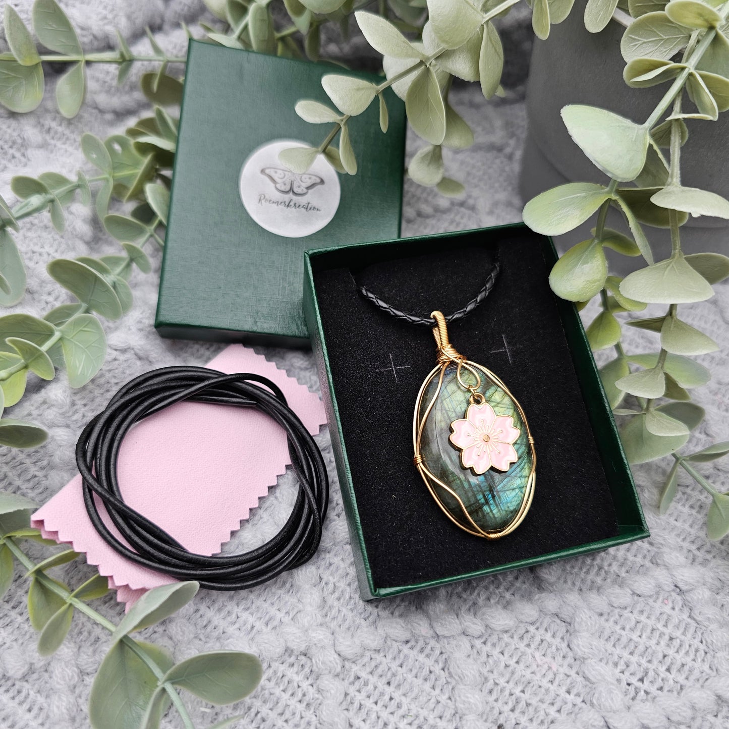 Labradorit & Sakura Anhänger | Schmuckdraht | Edelstein Halskette