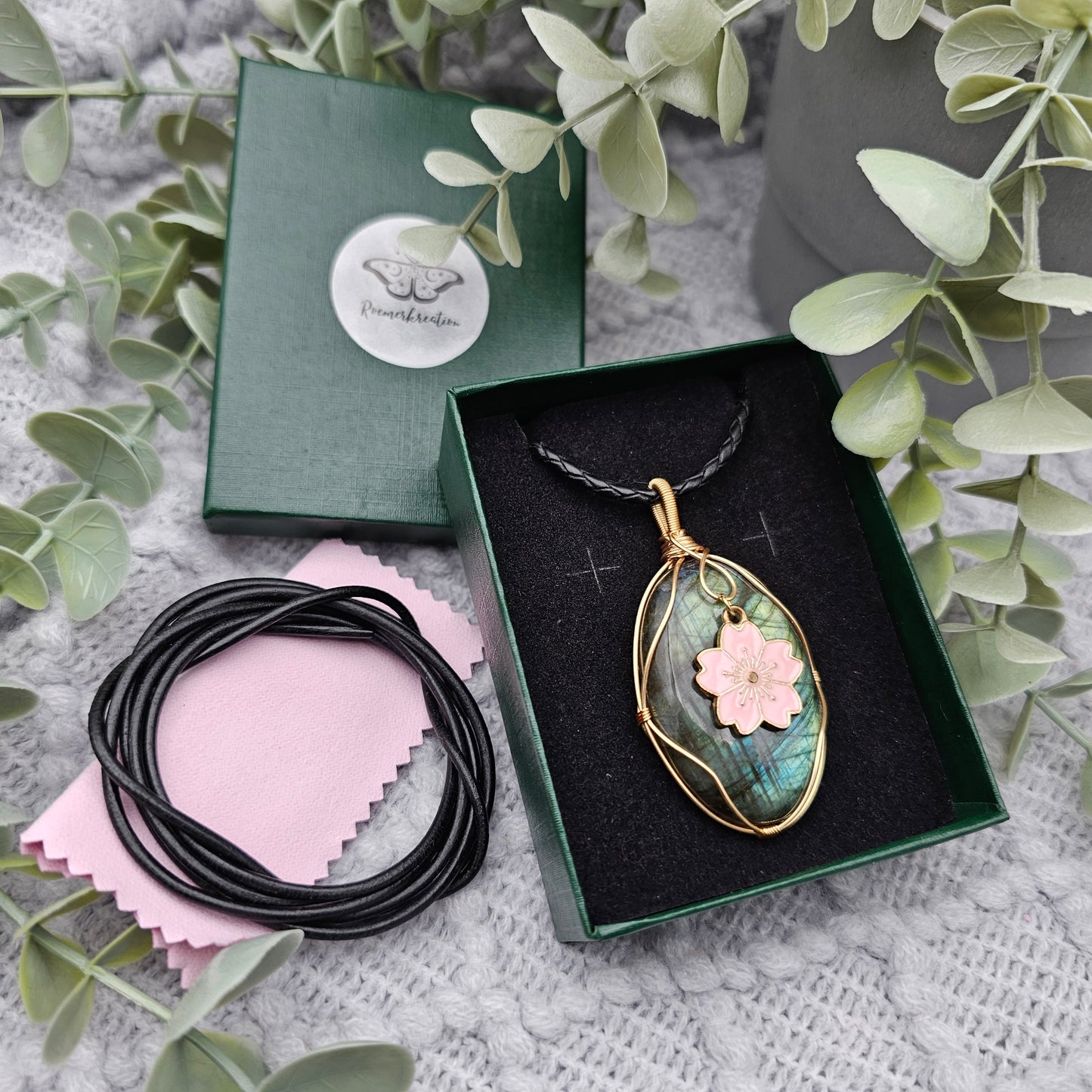 Labradorit & Sakura Anhänger | Schmuckdraht | Edelstein Halskette