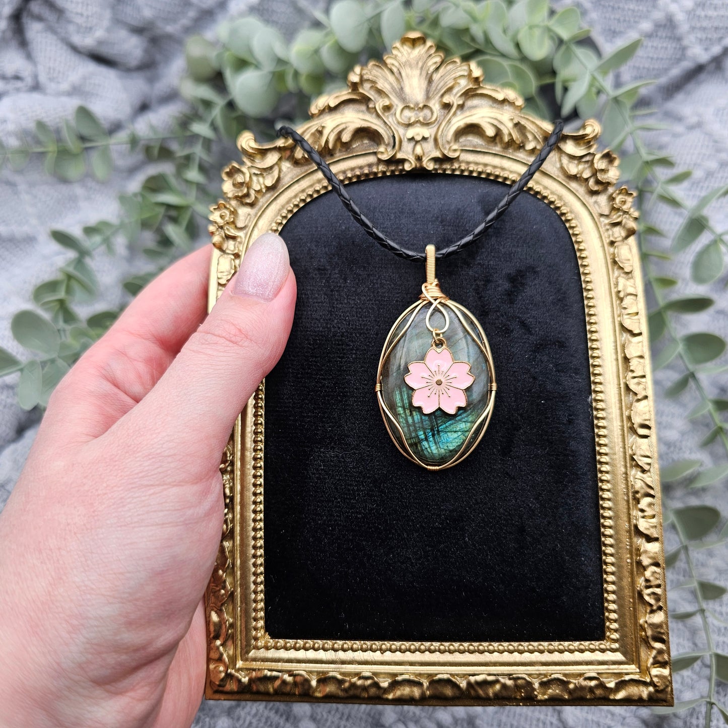 Labradorit & Sakura Anhänger | Schmuckdraht | Edelstein Halskette