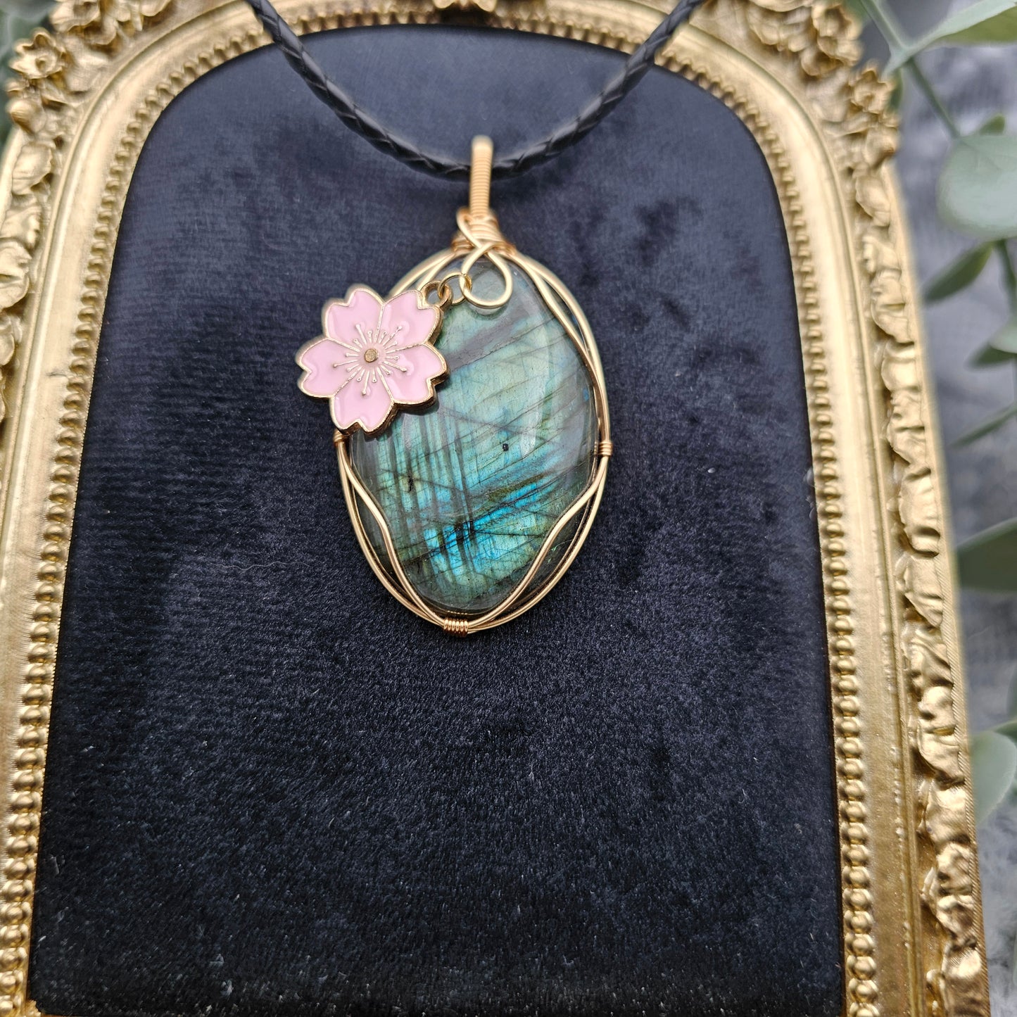 Labradorit & Sakura Anhänger | Schmuckdraht | Edelstein Halskette