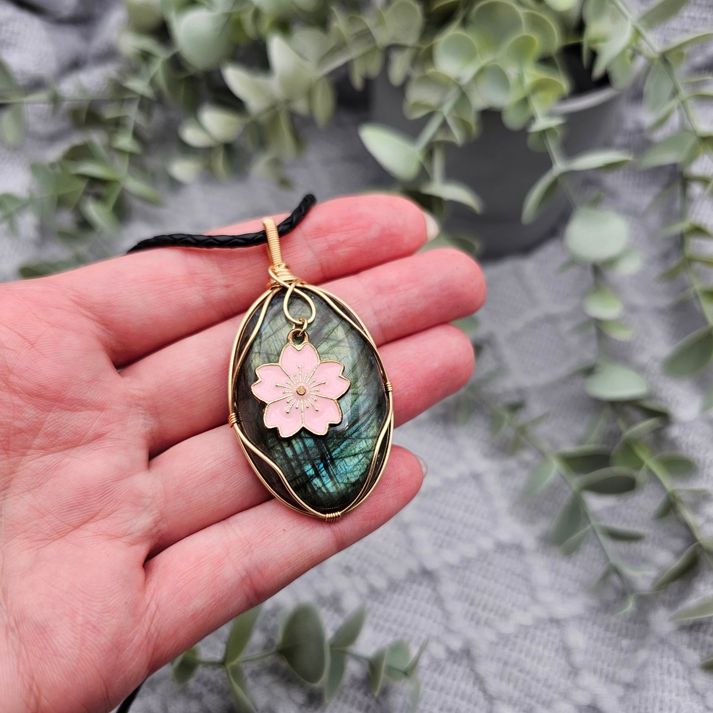 Labradorit & Sakura Anhänger | Schmuckdraht | Edelstein Halskette