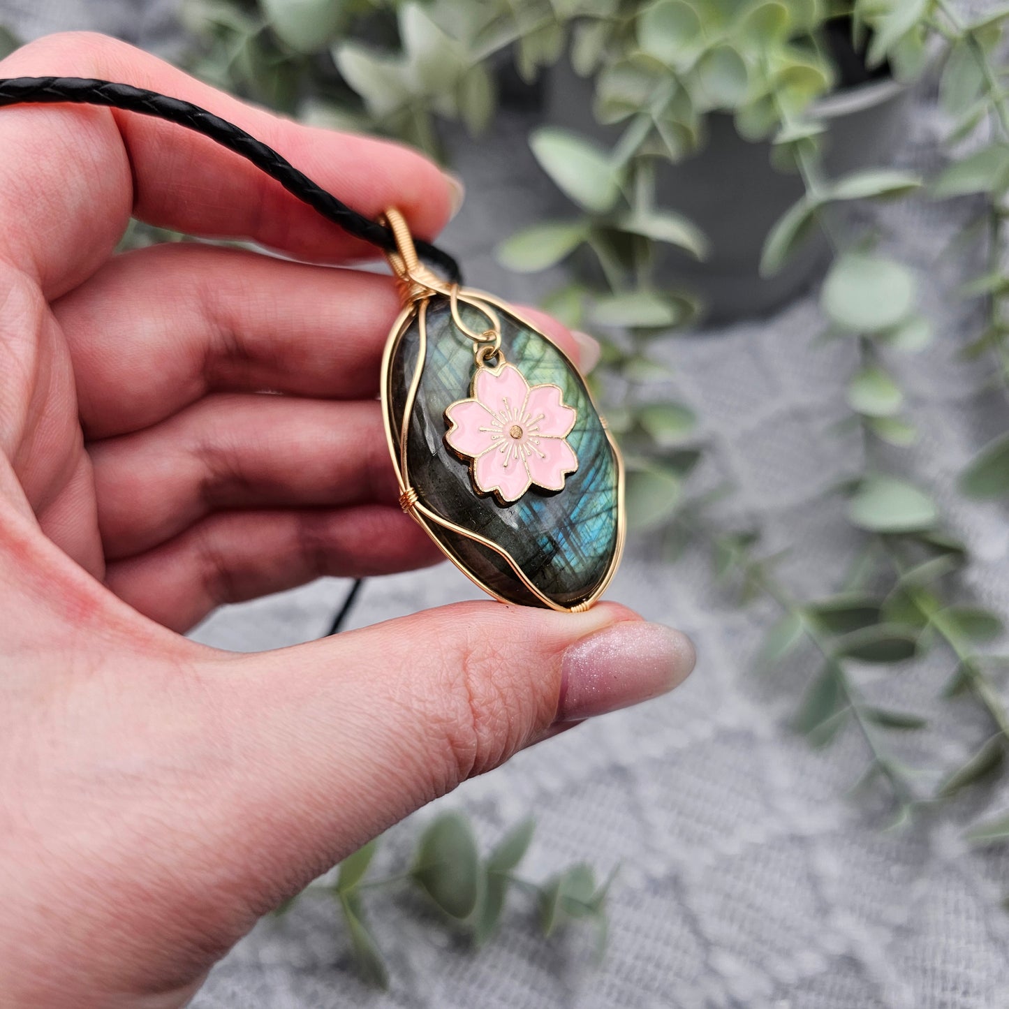 Labradorit & Sakura Anhänger | Schmuckdraht | Edelstein Halskette