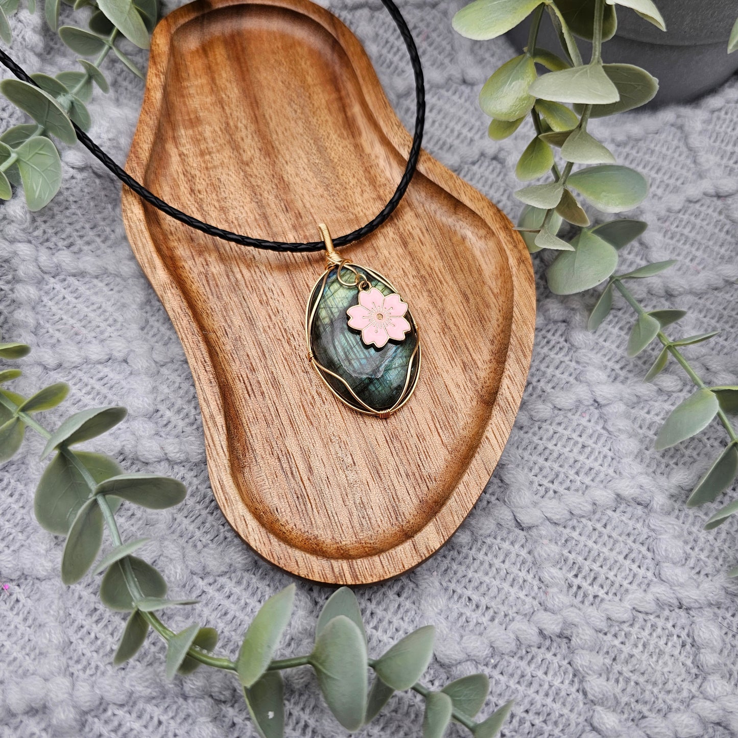 Labradorit & Sakura Anhänger | Schmuckdraht | Edelstein Halskette