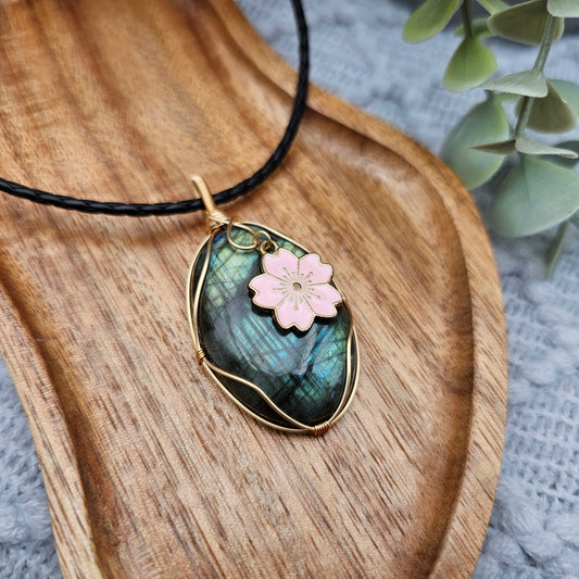 Labradorit & Sakura Anhänger | Schmuckdraht | Edelstein Halskette