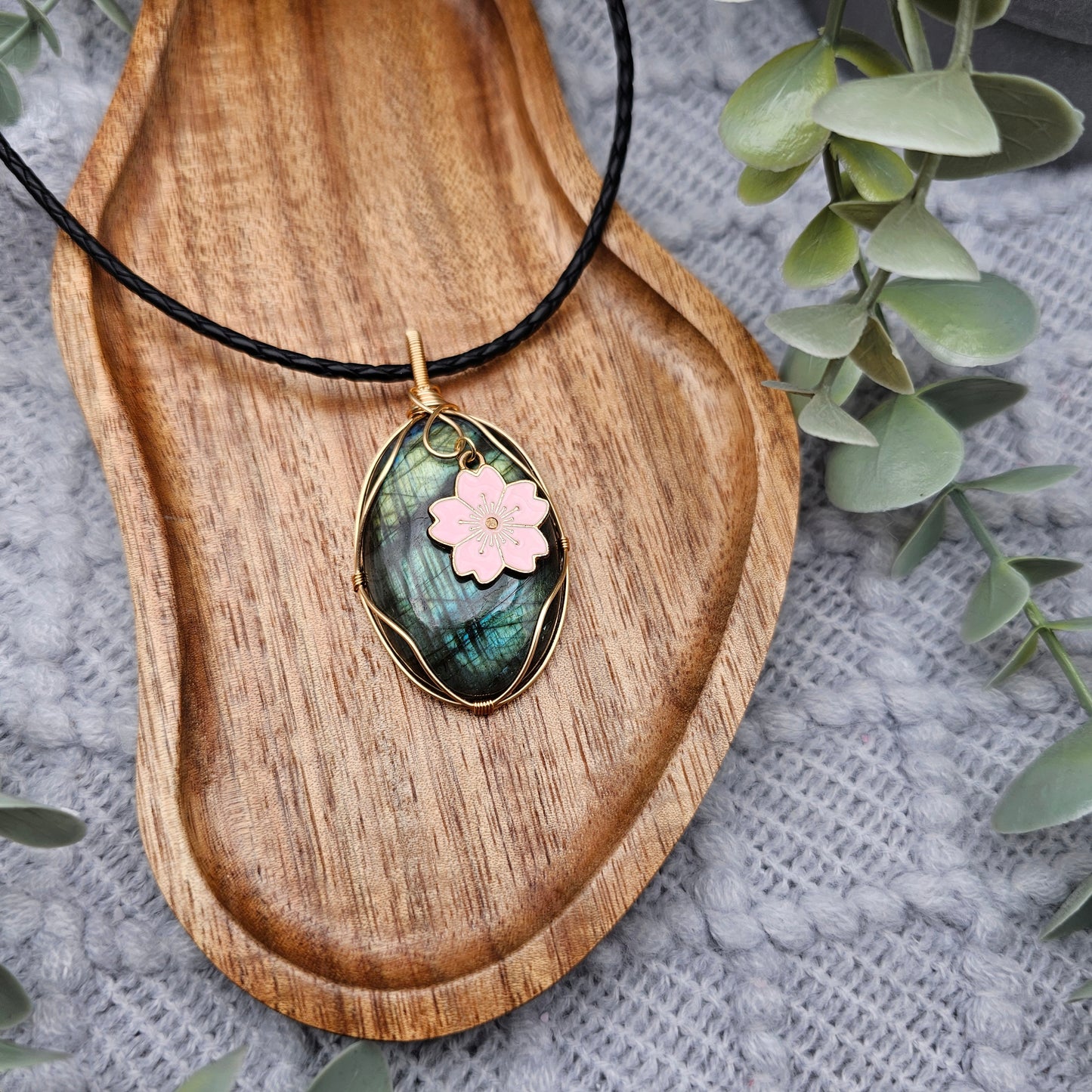Labradorit & Sakura Anhänger | Schmuckdraht | Edelstein Halskette