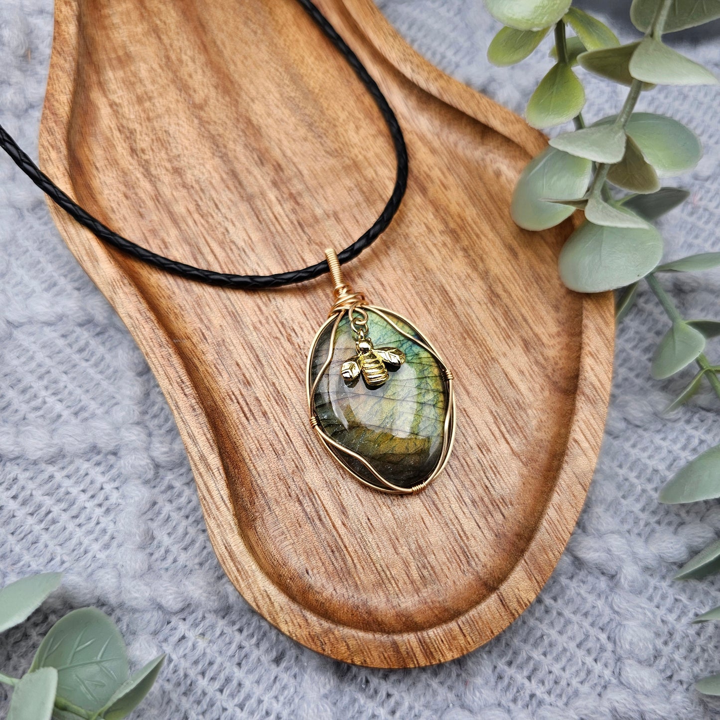 Labradorit & Biene Anhänger | Schmuckdraht | Edelstein Halskette