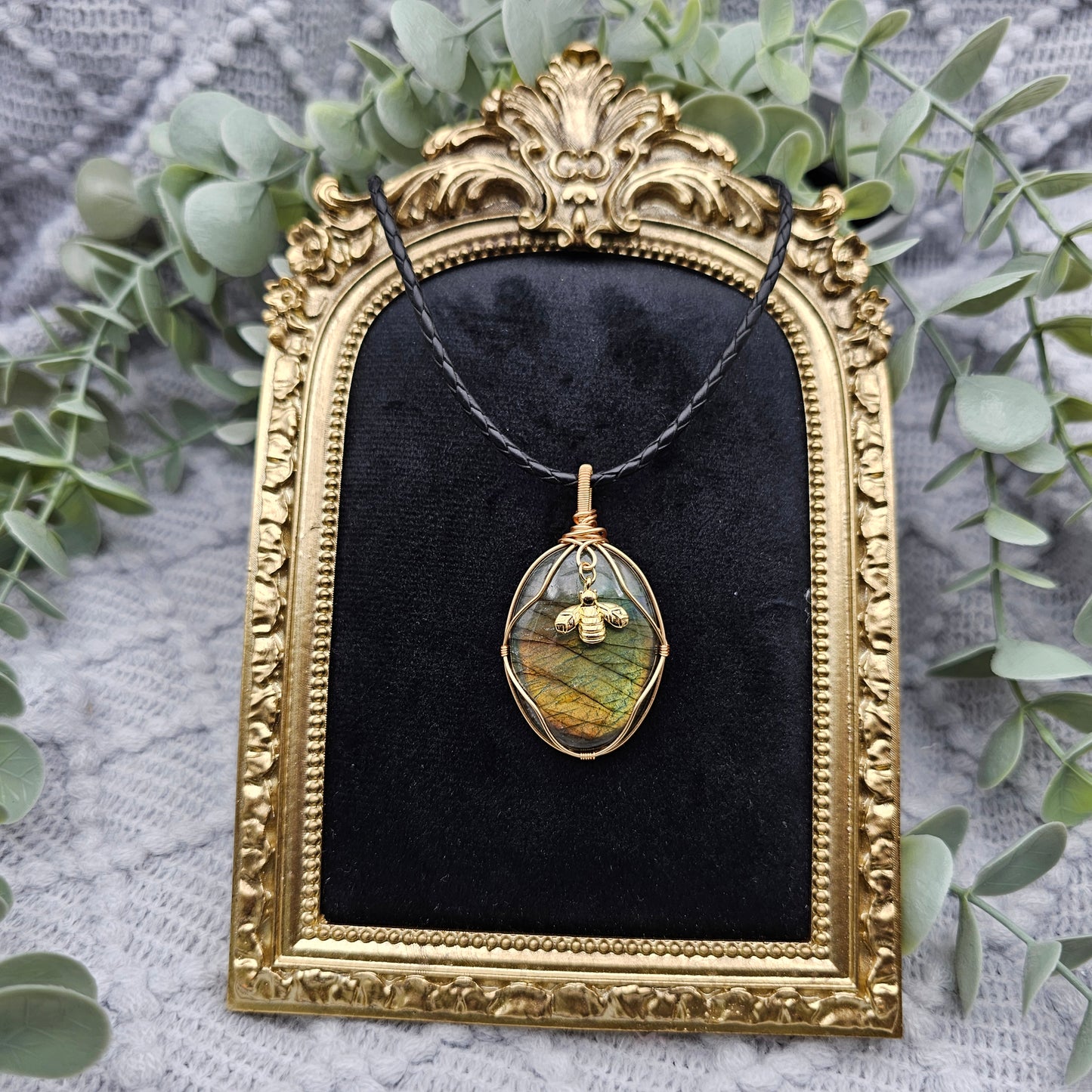 Labradorit & Biene Anhänger | Schmuckdraht | Edelstein Halskette