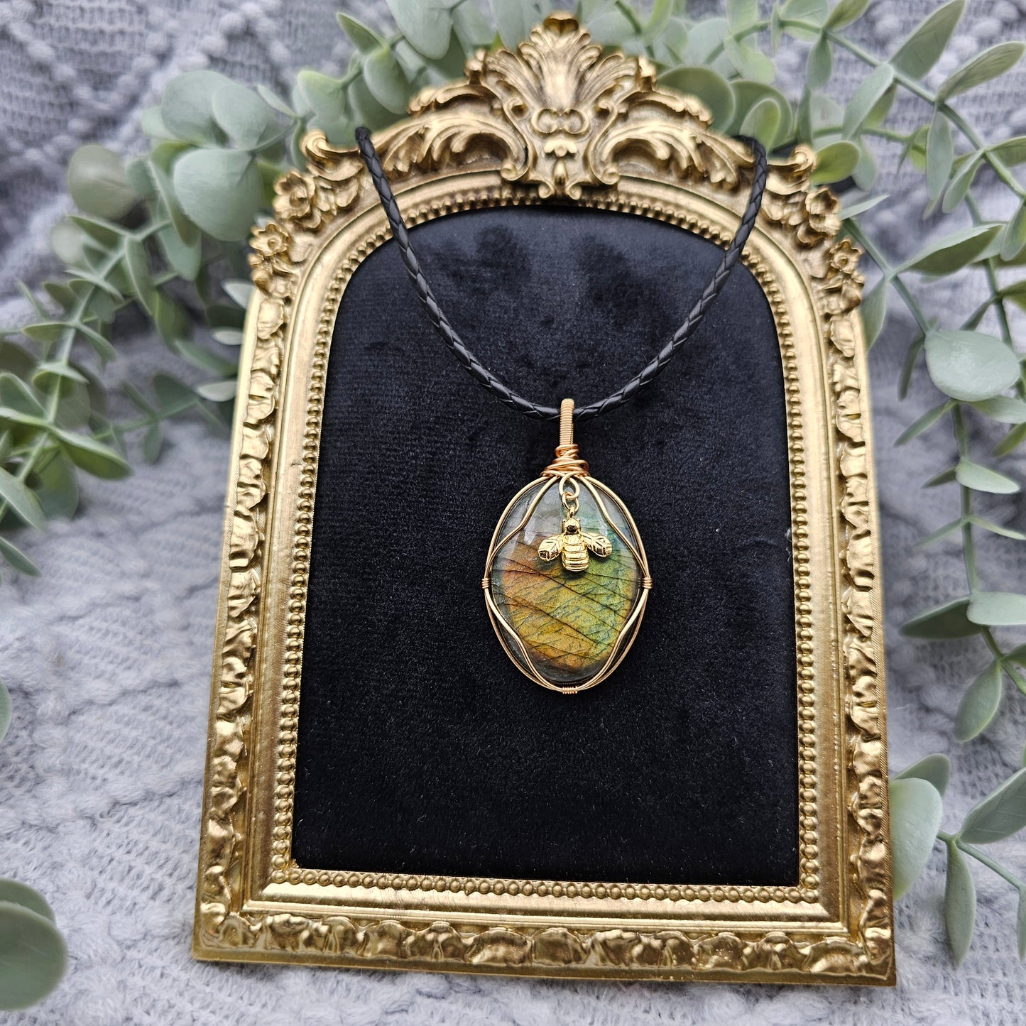 Labradorit & Biene Anhänger | Schmuckdraht | Edelstein Halskette