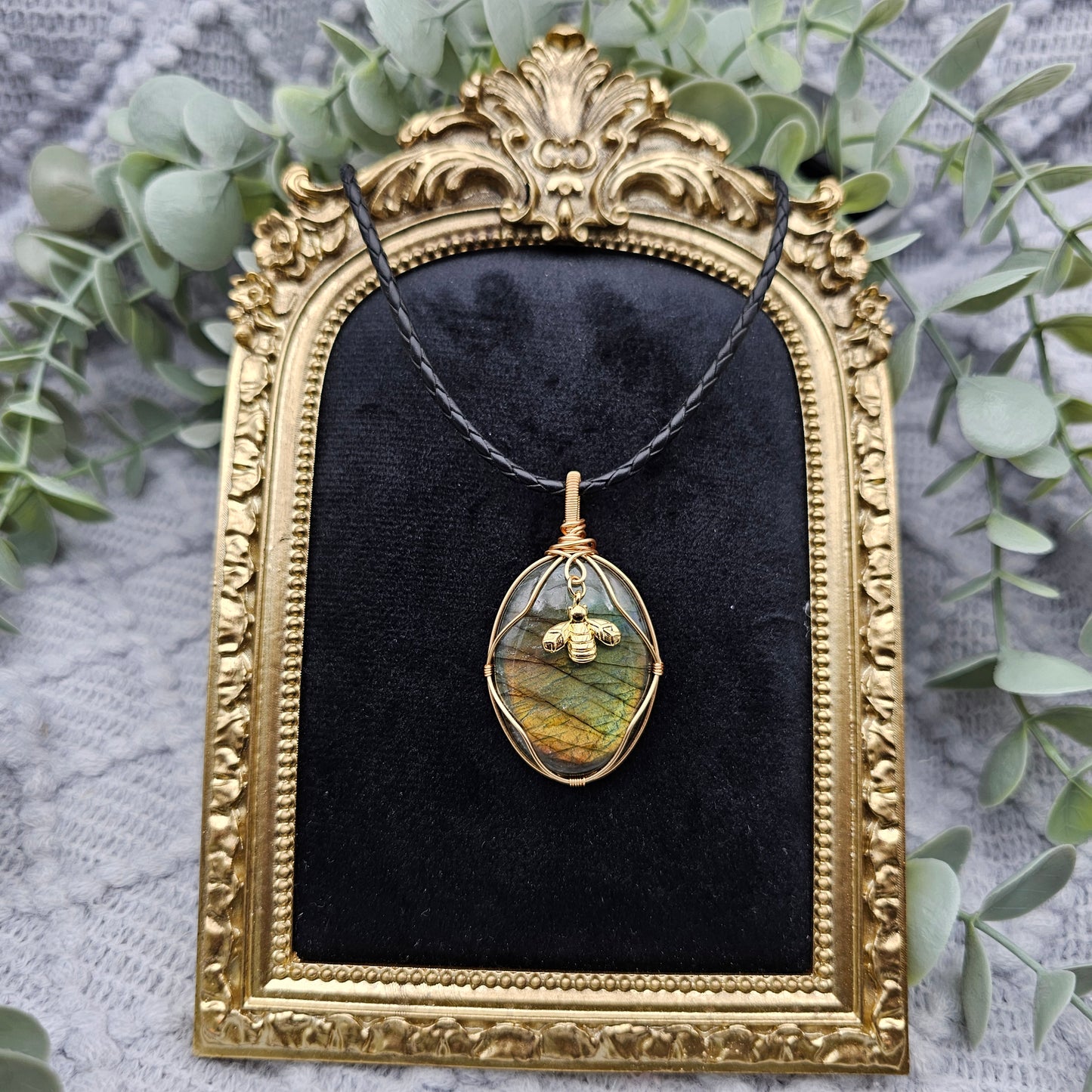 Labradorit & Biene Anhänger | Schmuckdraht | Edelstein Halskette