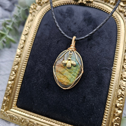 Labradorit & Biene Anhänger | Schmuckdraht | Edelstein Halskette