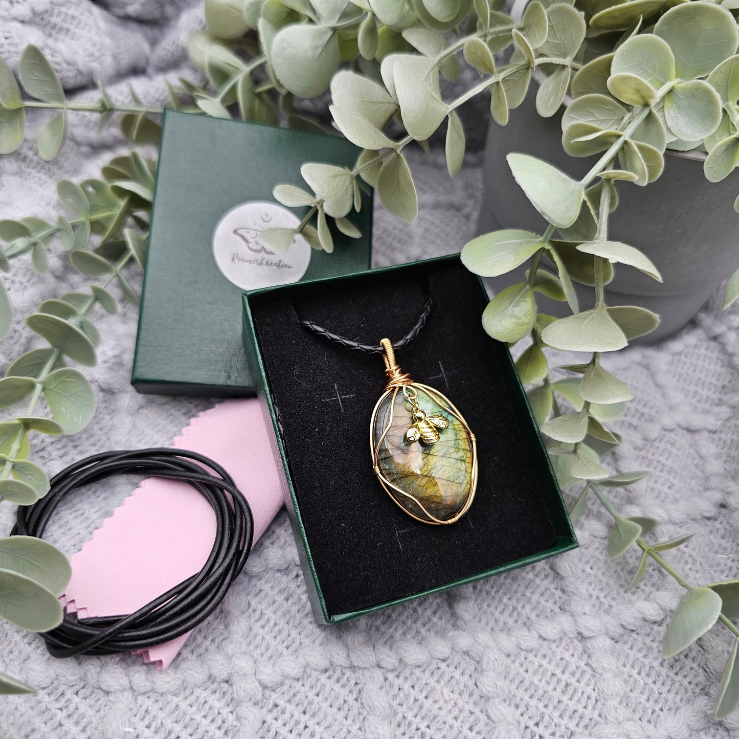 Labradorit & Biene Anhänger | Schmuckdraht | Edelstein Halskette