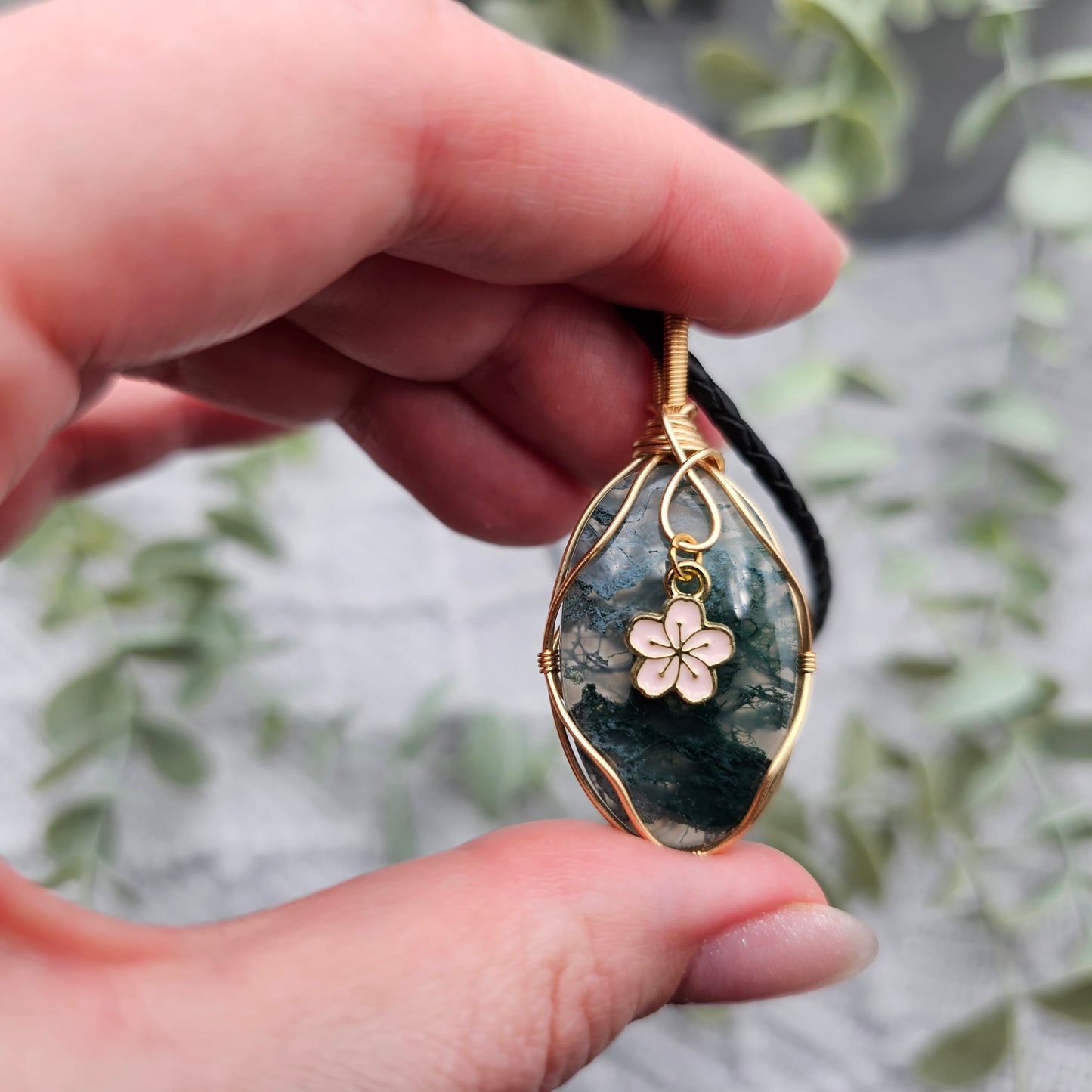Moss Agate & Sakura Pendant | Jewelry Wire | Gemstone Necklace