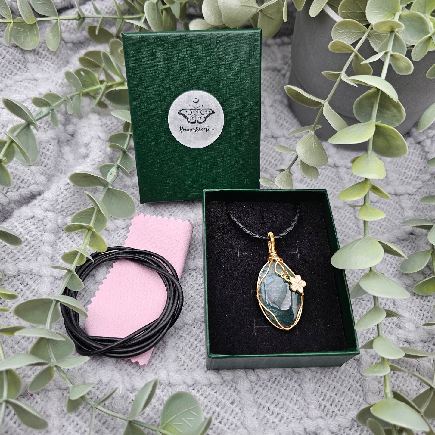 Moss Agate & Sakura Pendant | Jewelry Wire | Gemstone Necklace