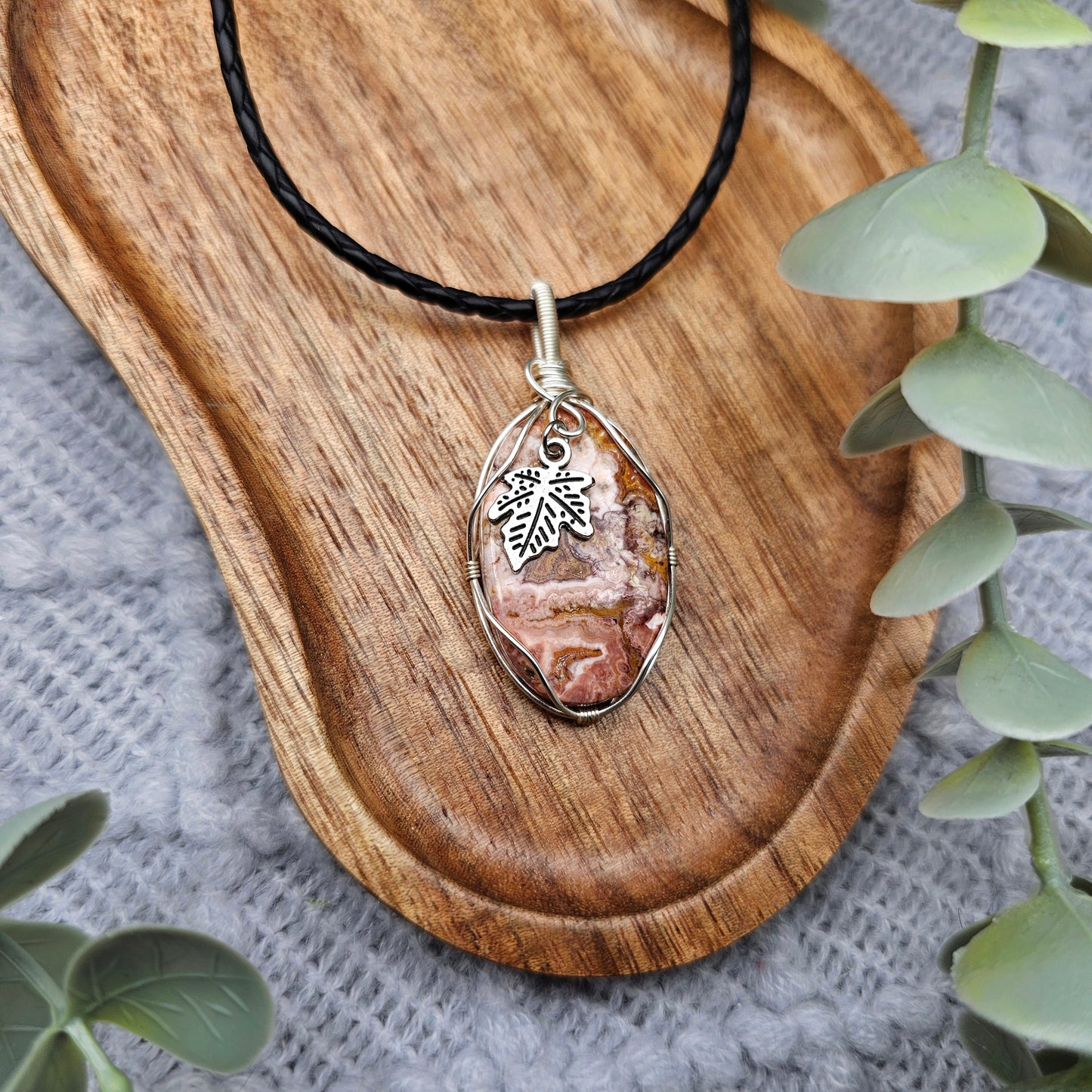 Jaspis & Blatt Anhänger | Schmuckdraht | Edelstein Halskette