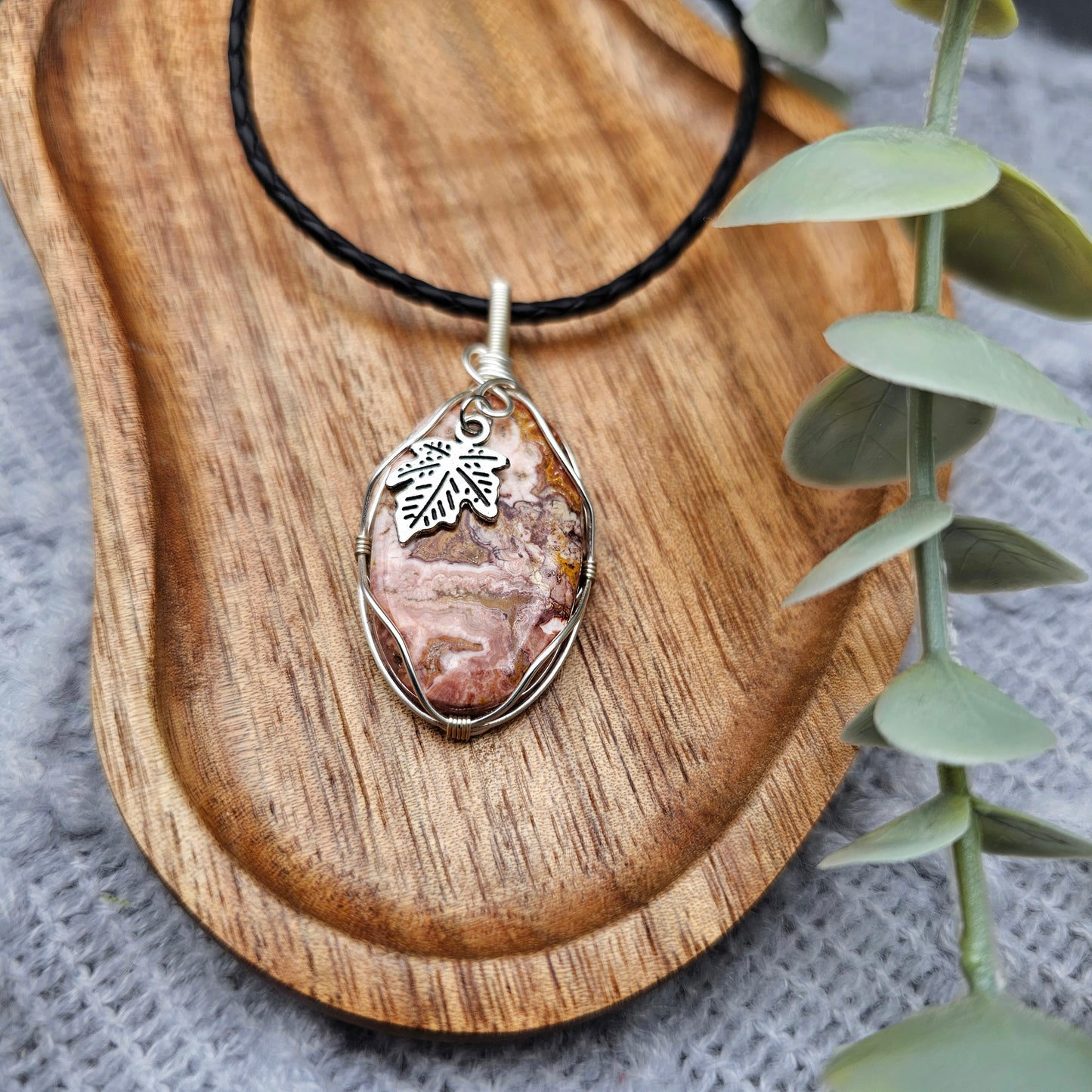 Jaspis & Blatt Anhänger | Schmuckdraht | Edelstein Halskette