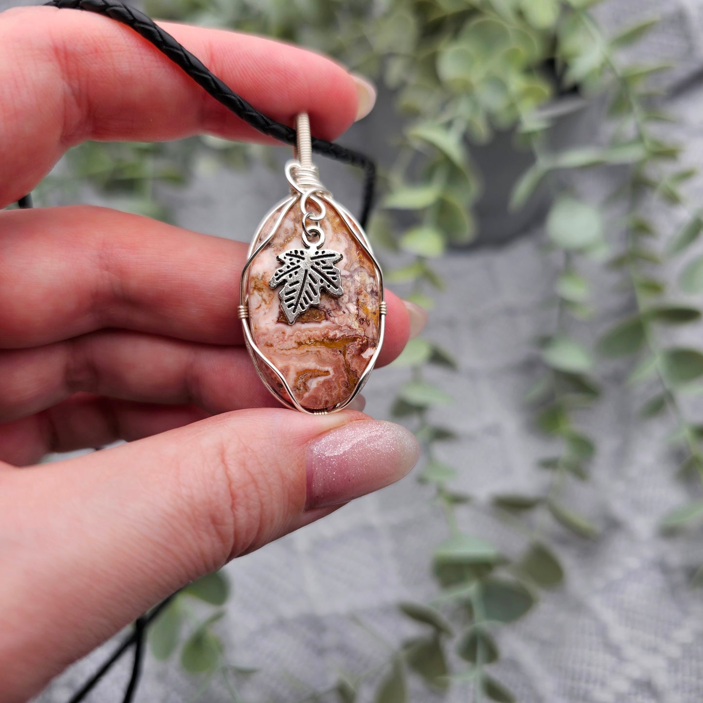 Jaspis & Blatt Anhänger | Schmuckdraht | Edelstein Halskette