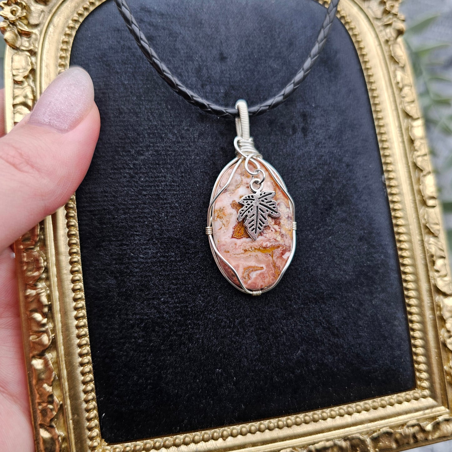 Jaspis & Blatt Anhänger | Schmuckdraht | Edelstein Halskette