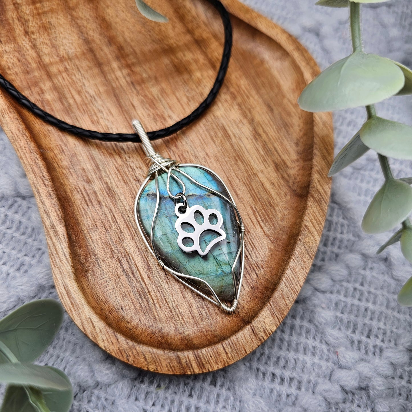 Labradorit & Pfote Anhänger | Schmuckdraht | Edelstein Halskette
