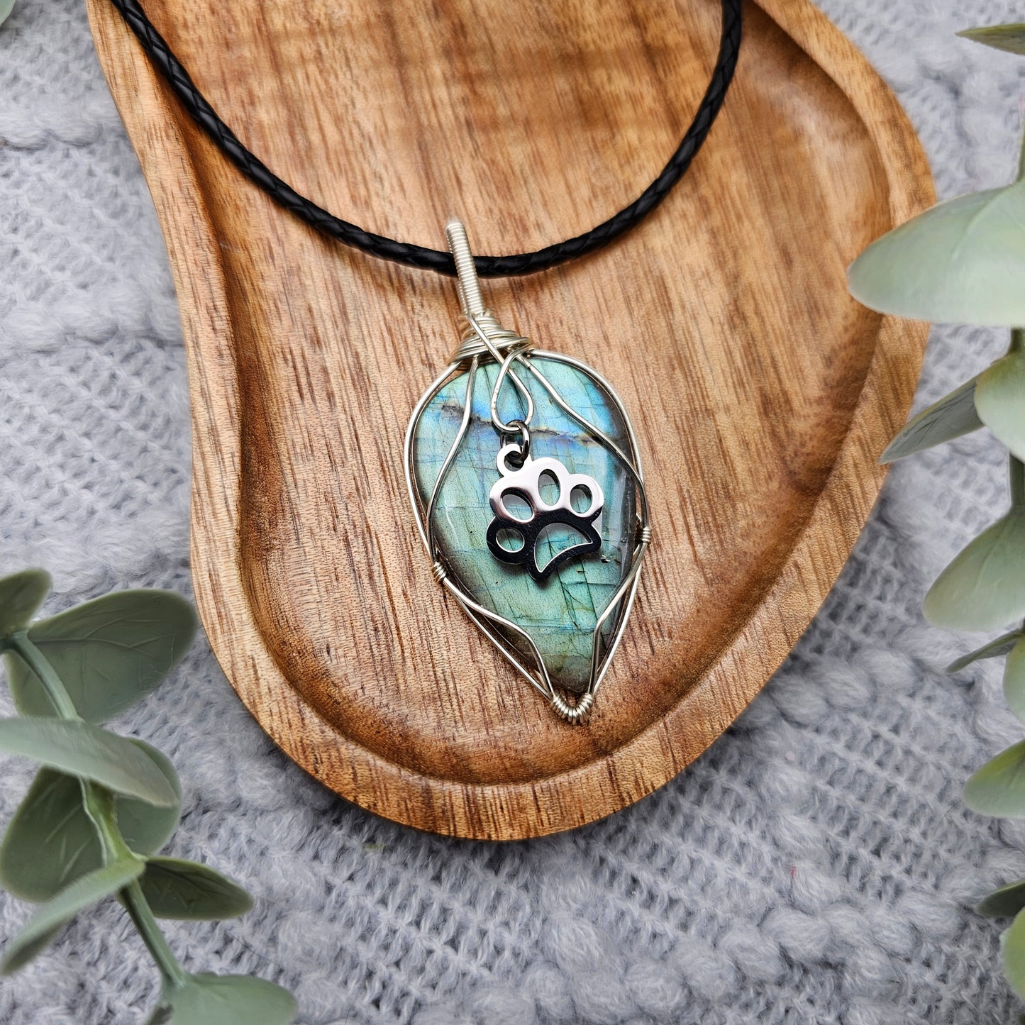 Labradorit & Pfote Anhänger | Schmuckdraht | Edelstein Halskette