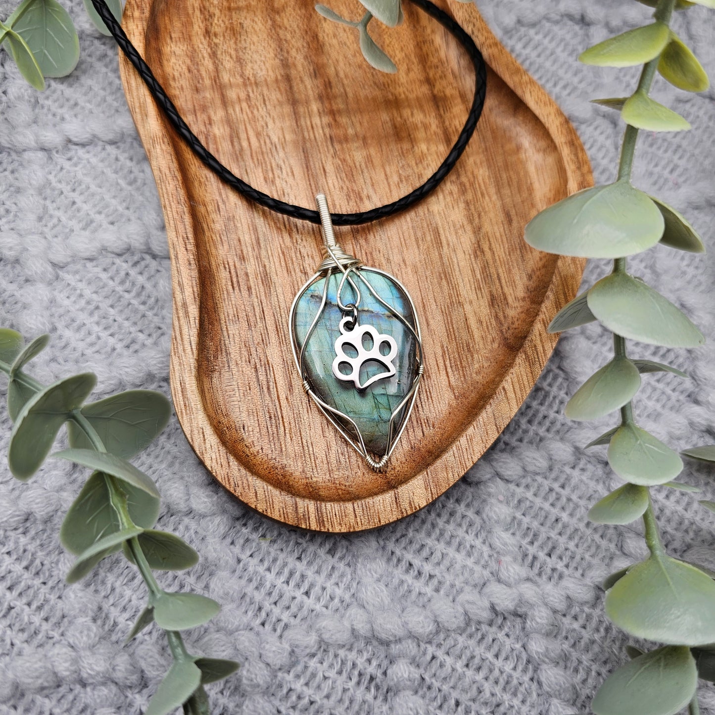 Labradorit & Pfote Anhänger | Schmuckdraht | Edelstein Halskette