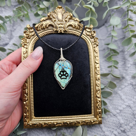 Labradorit & Pfote Anhänger | Schmuckdraht | Edelstein Halskette