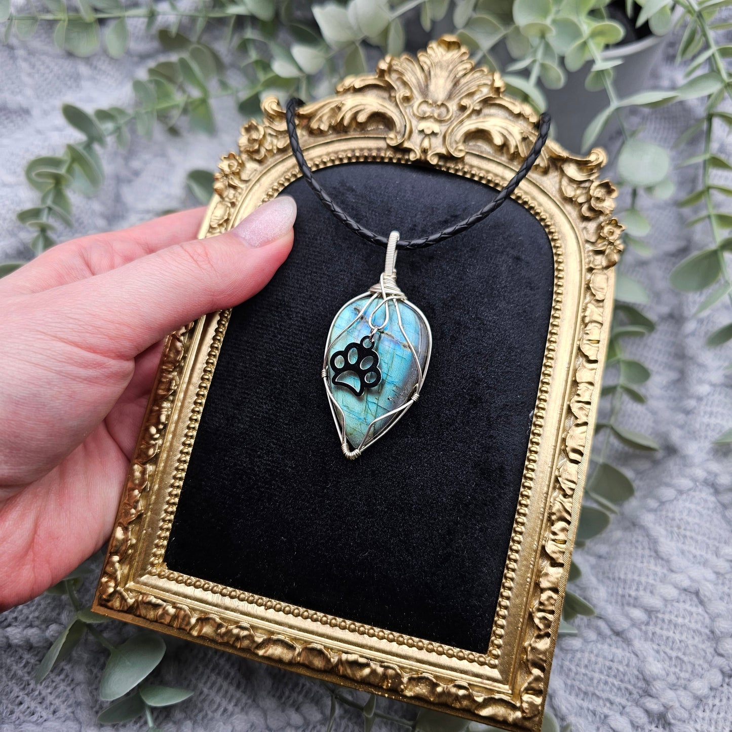 Labradorit & Pfote Anhänger | Schmuckdraht | Edelstein Halskette