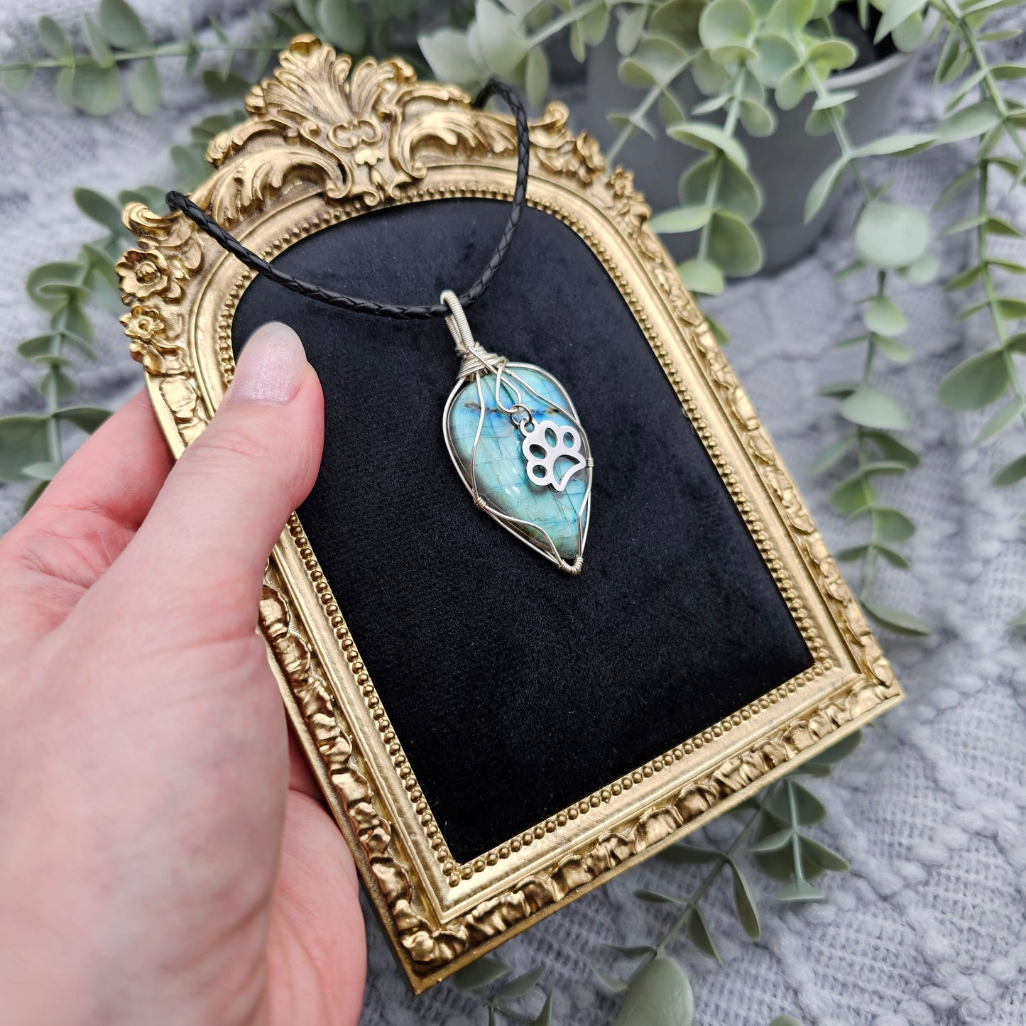 Labradorit & Pfote Anhänger | Schmuckdraht | Edelstein Halskette