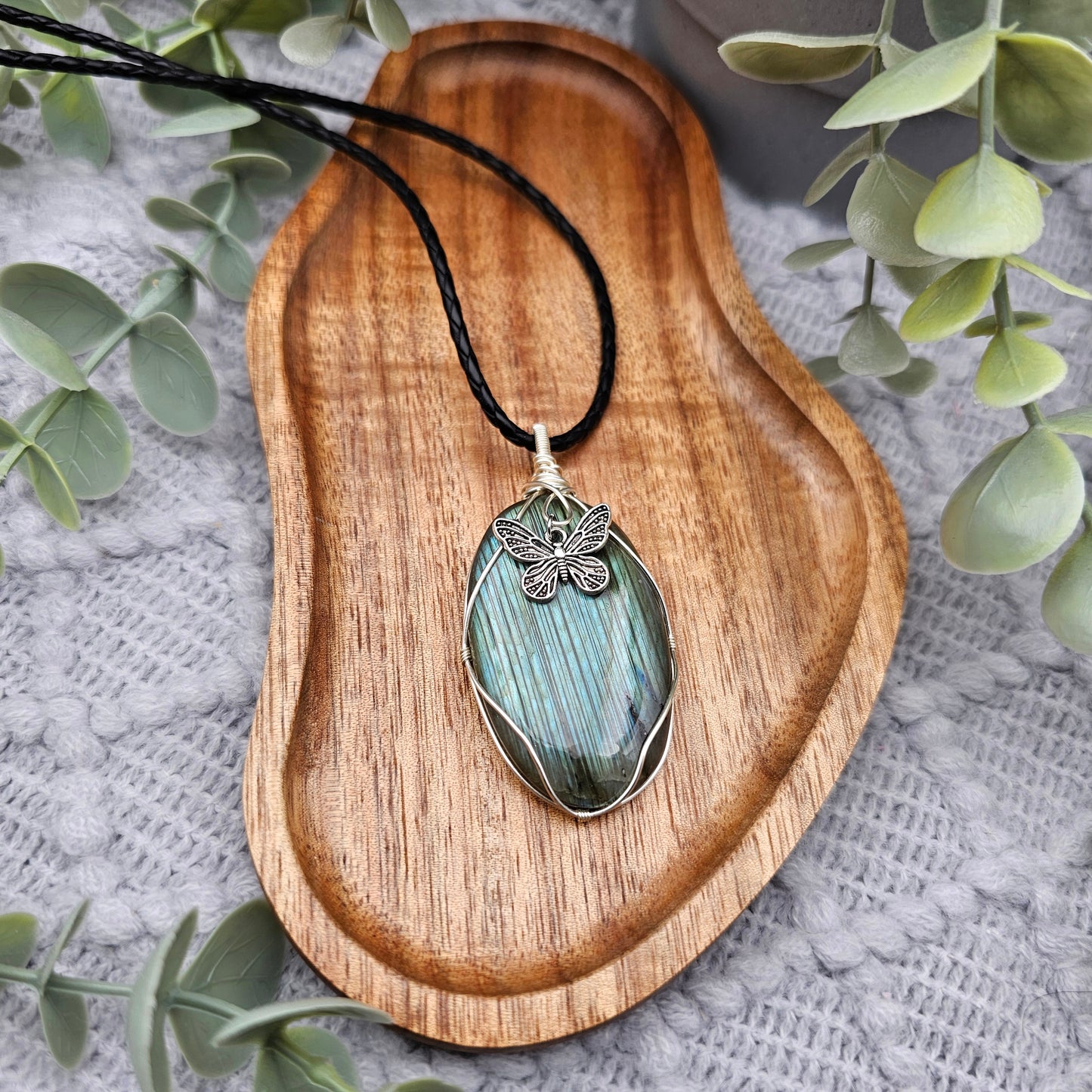 Labradorit & Schmetterling Anhänger | Schmuckdraht | Edelstein Halskette