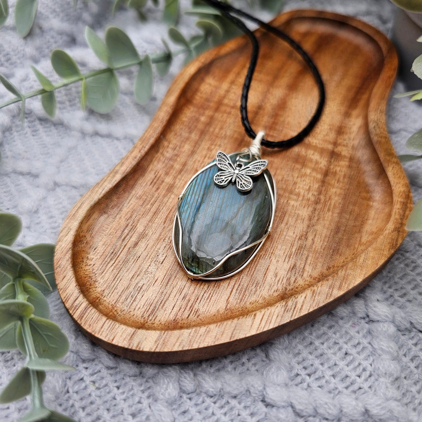 Labradorit & Schmetterling Anhänger | Schmuckdraht | Edelstein Halskette